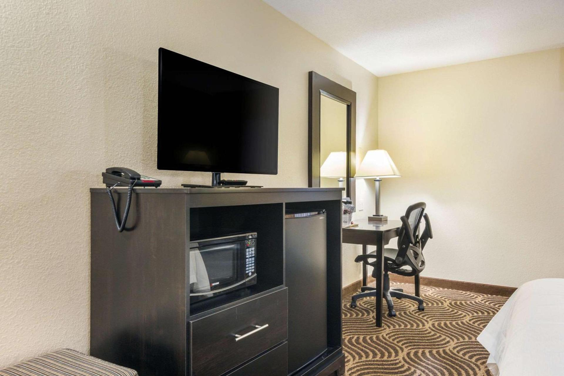 Quality Inn & Suites Florence - Cincinnati South photo 23