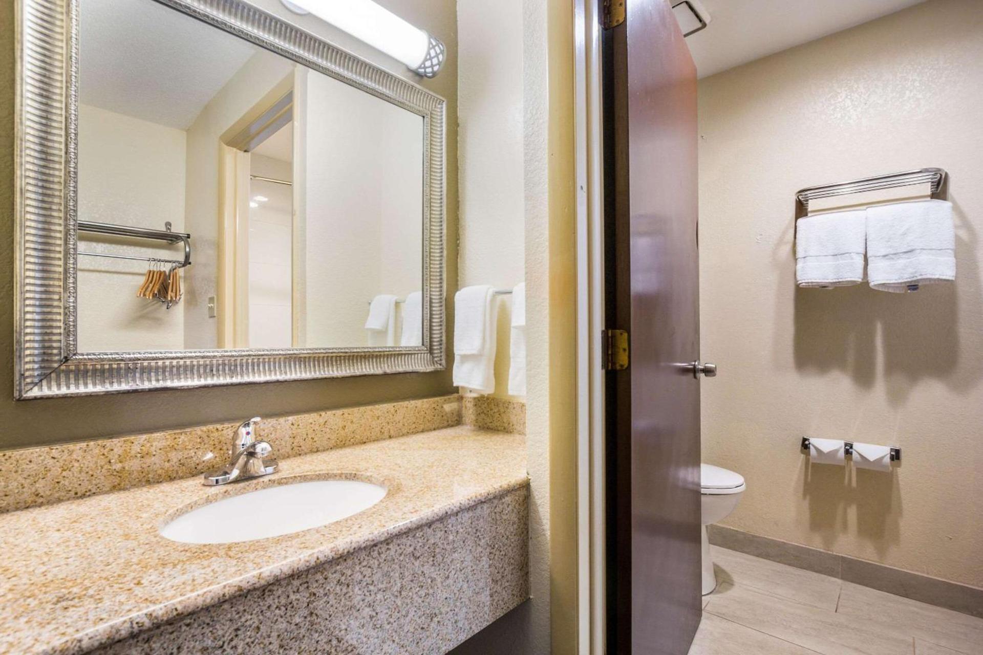 Quality Inn & Suites Florence - Cincinnati South photo 33
