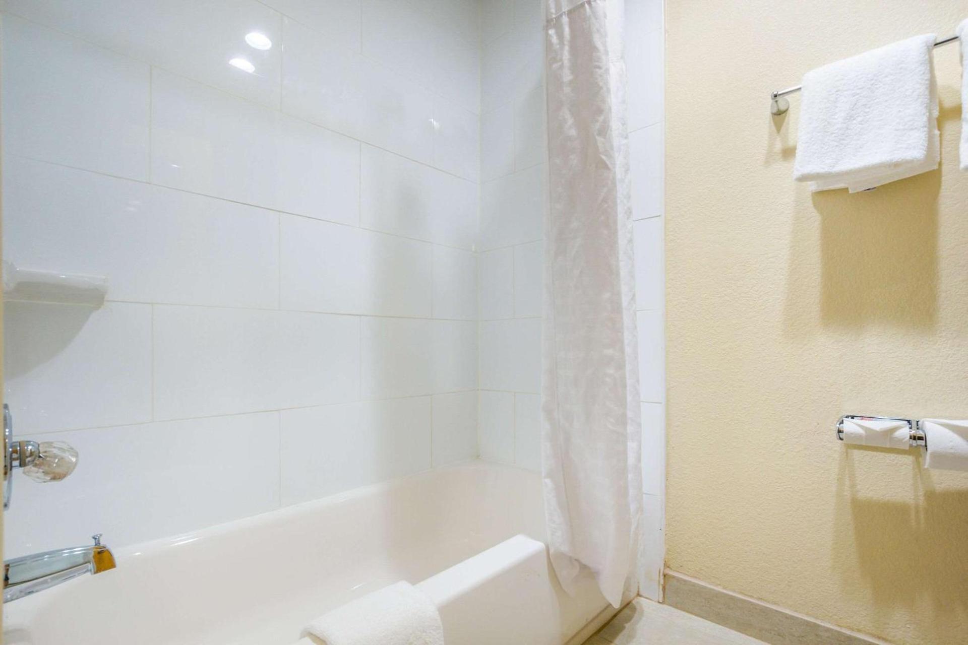 Quality Inn & Suites Florence - Cincinnati South photo 34