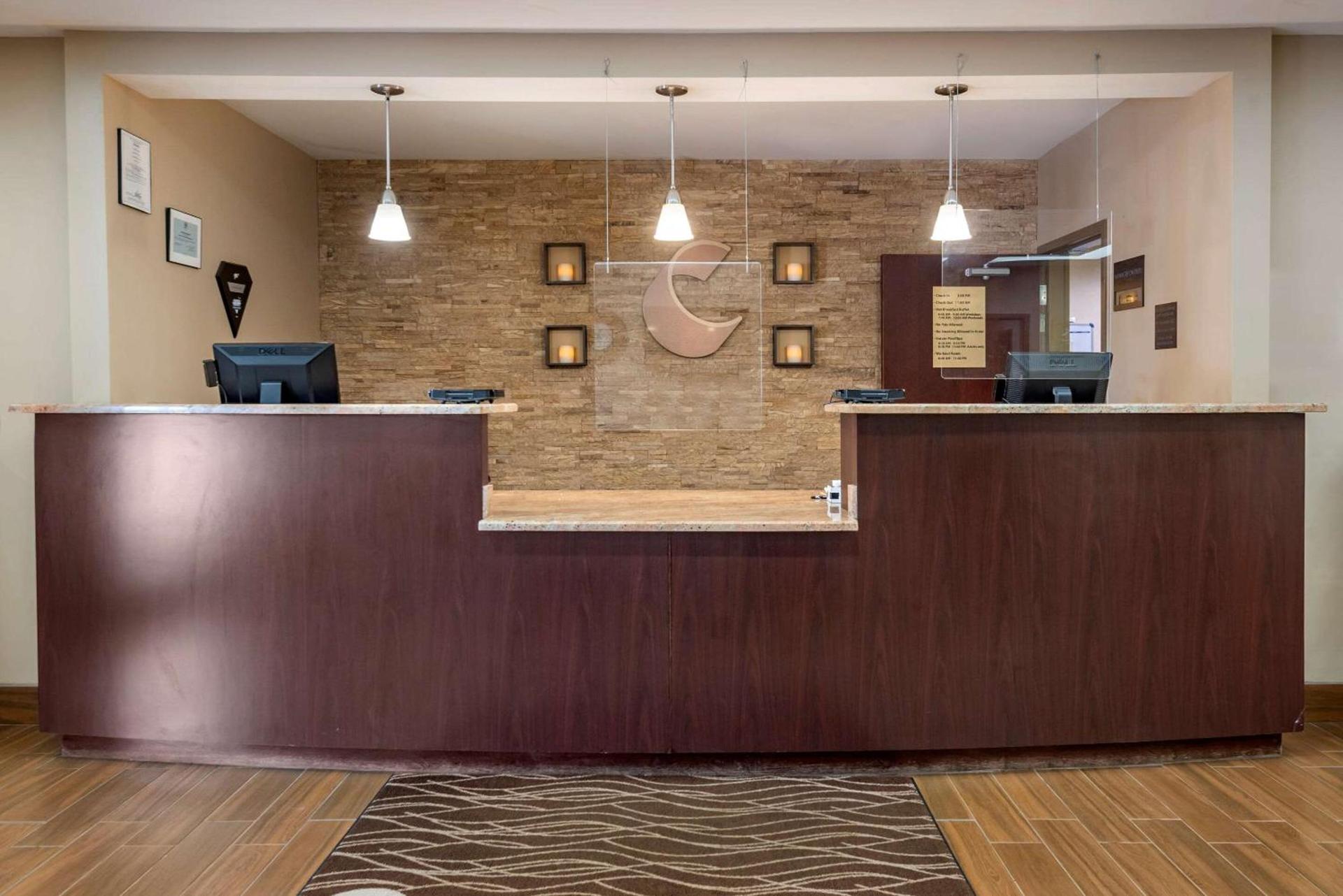 Comfort Inn & Suites Farmington - Victor photo 16