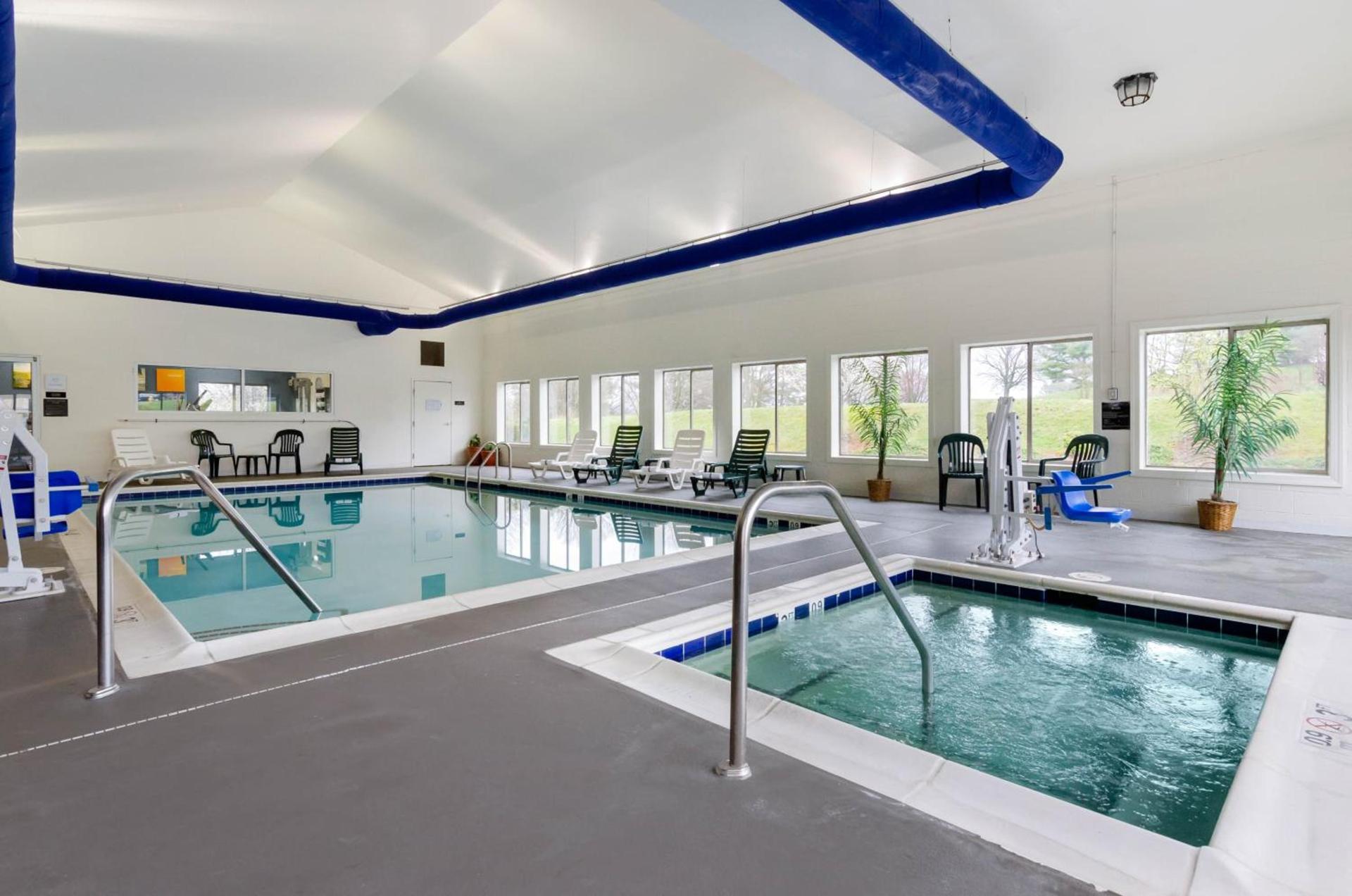 Comfort Suites Abingdon I-81 photo 44