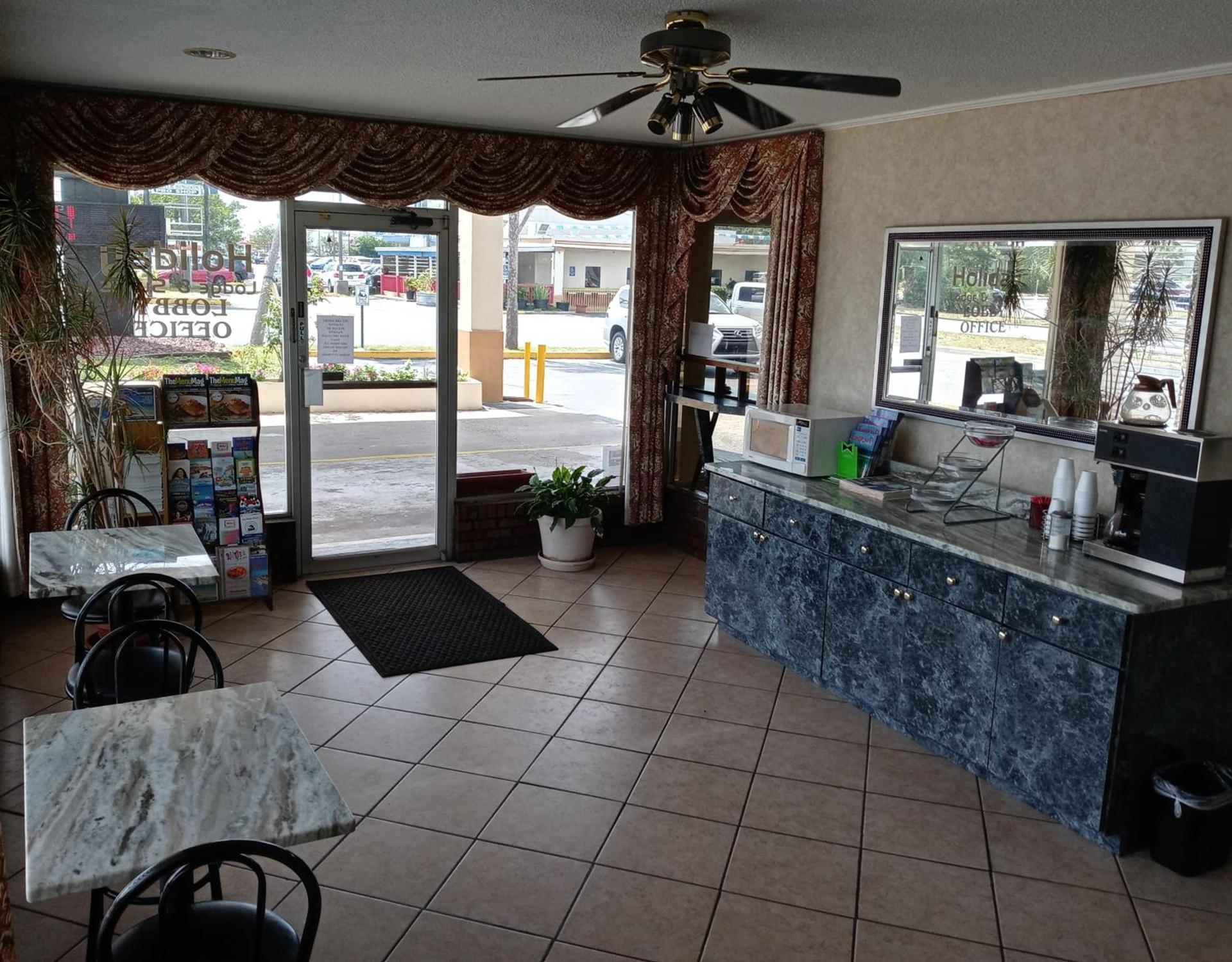 Hole Inn the Wall Hotel - Fort Walton Beach - Sunset Plaza - nearby Beaches & Hurlburt photo 8