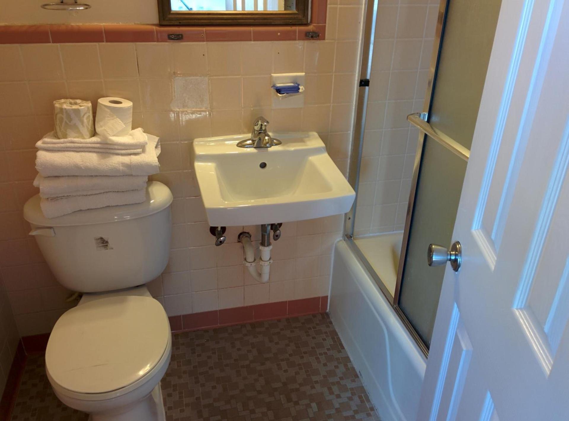 Wayfarer Motel photo 8