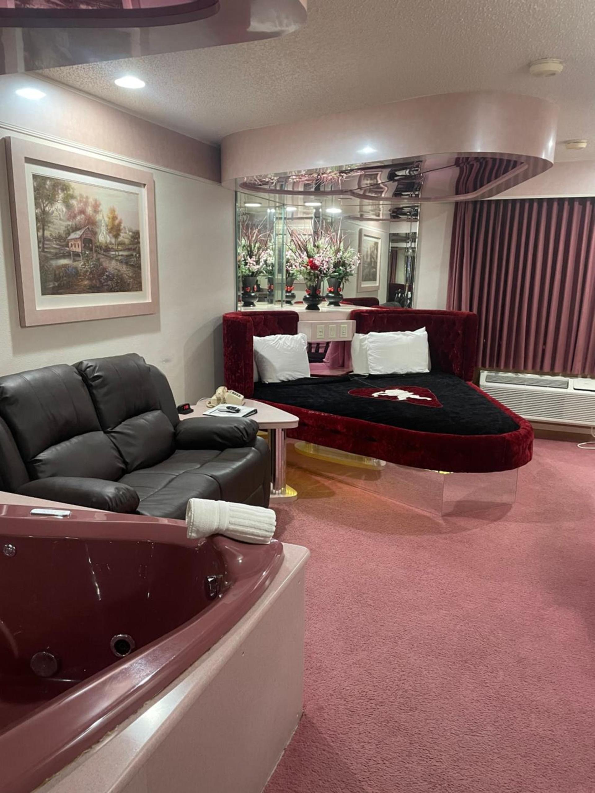 Designer Inn and Suites photo 7