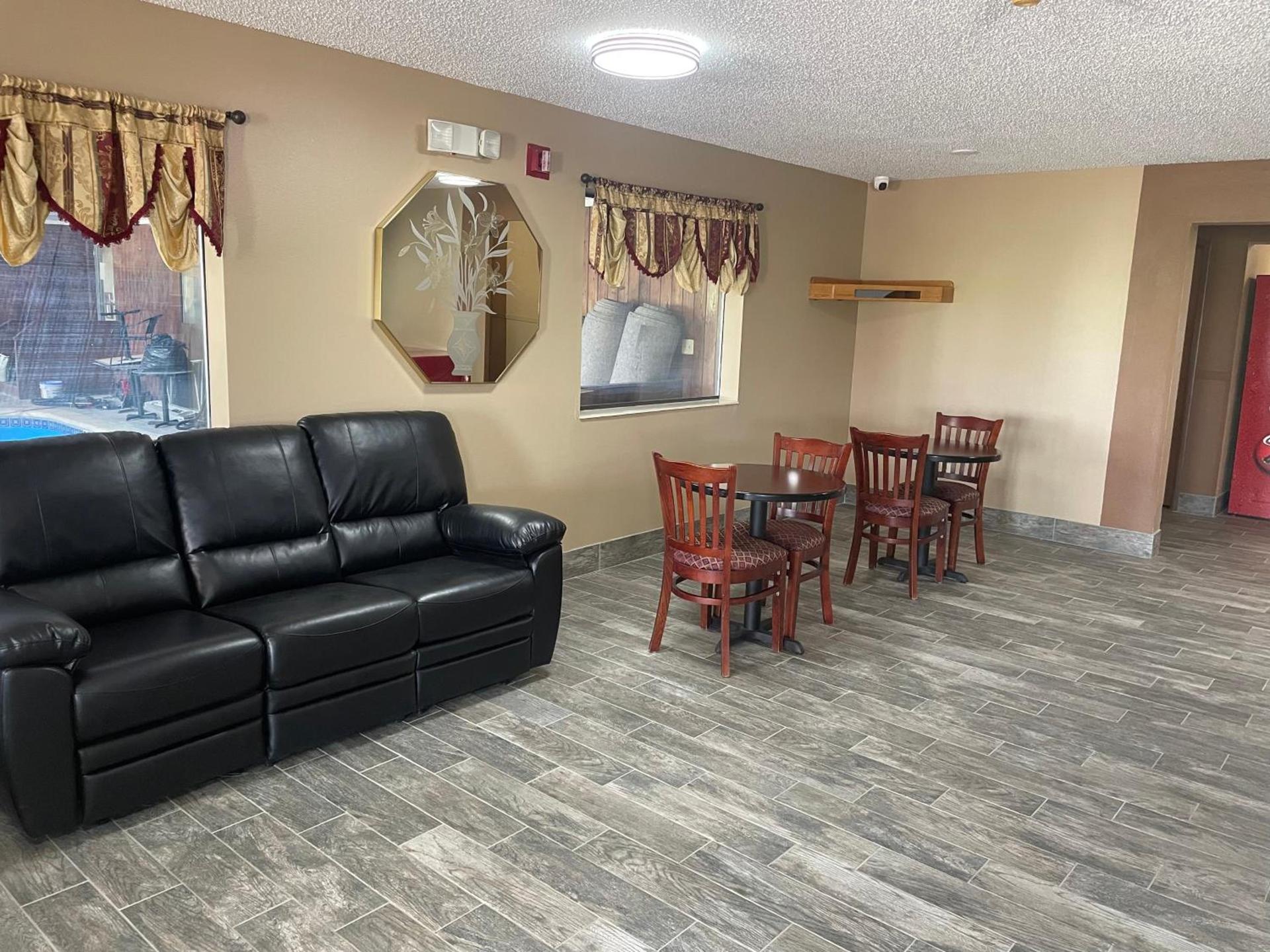 Designer Inn and Suites photo 5