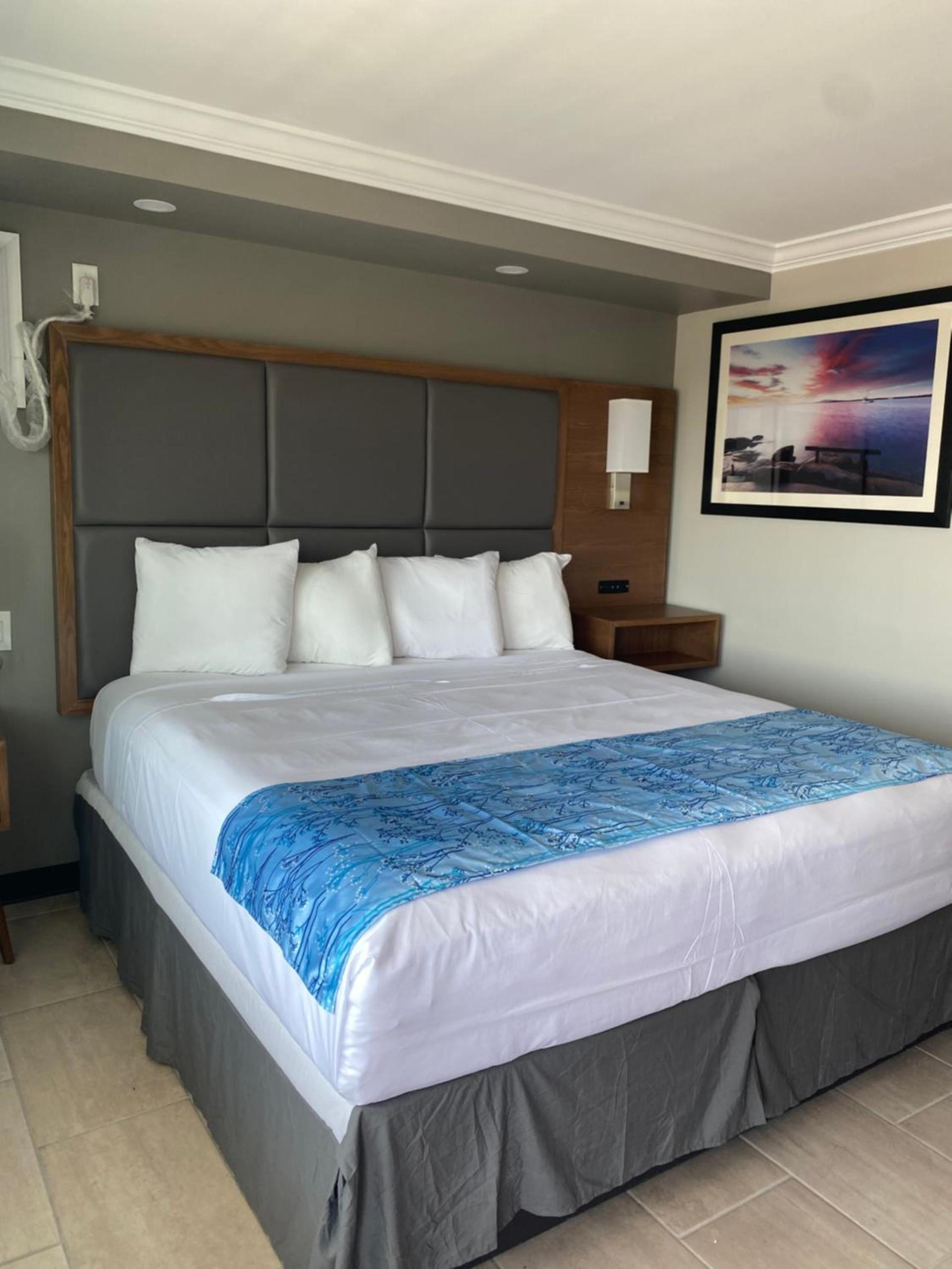 Coastal Sands Inn photo 25