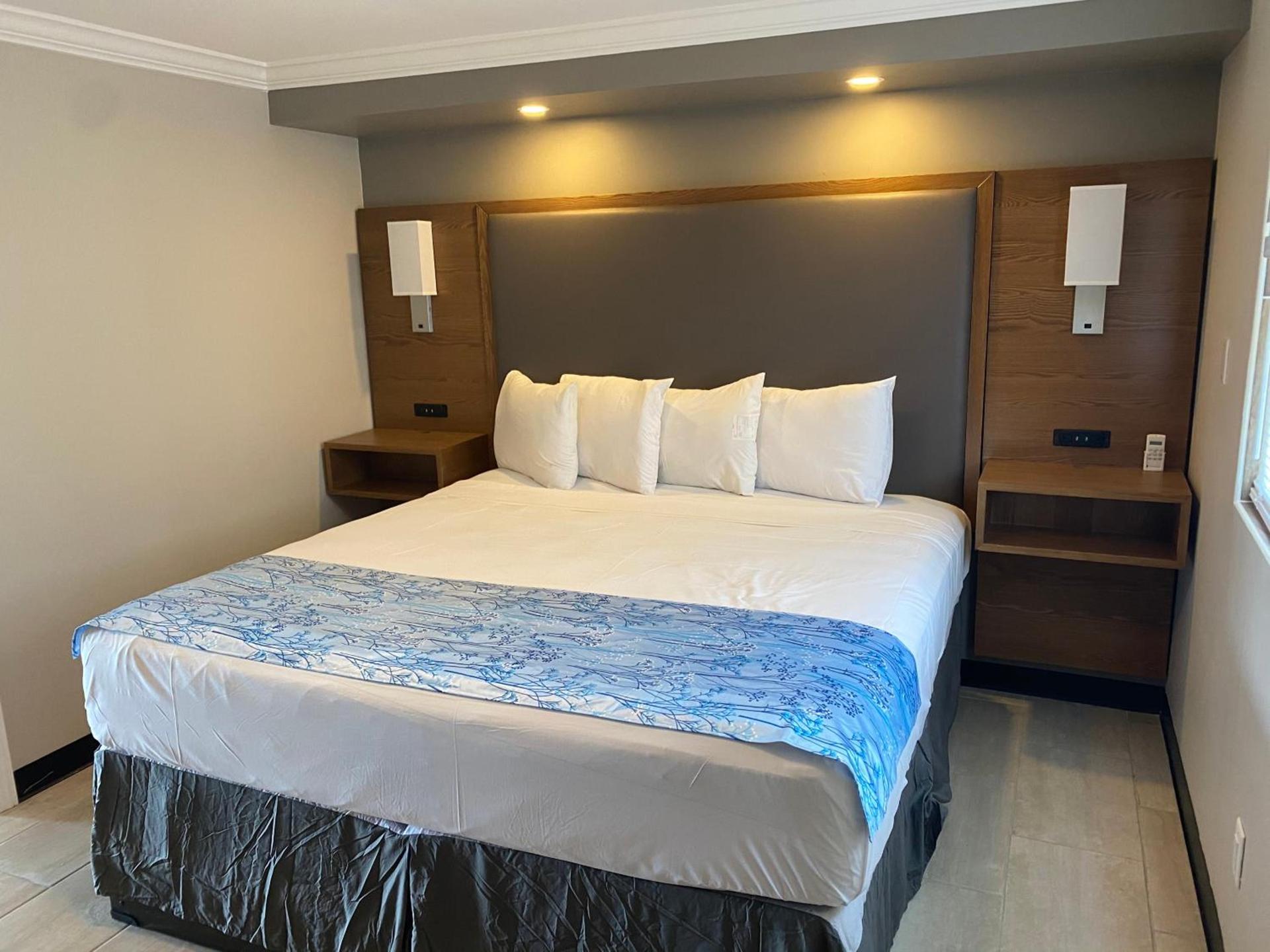 Coastal Sands Inn photo 23