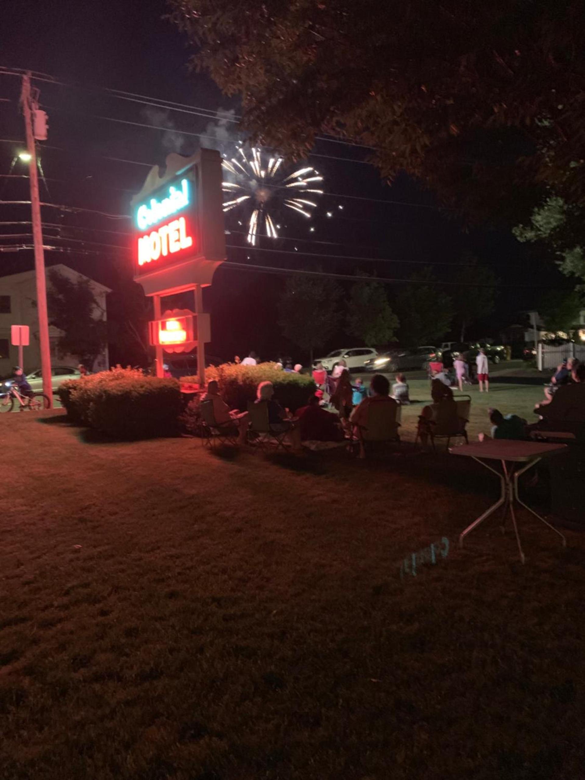 Colonial Motel photo 18