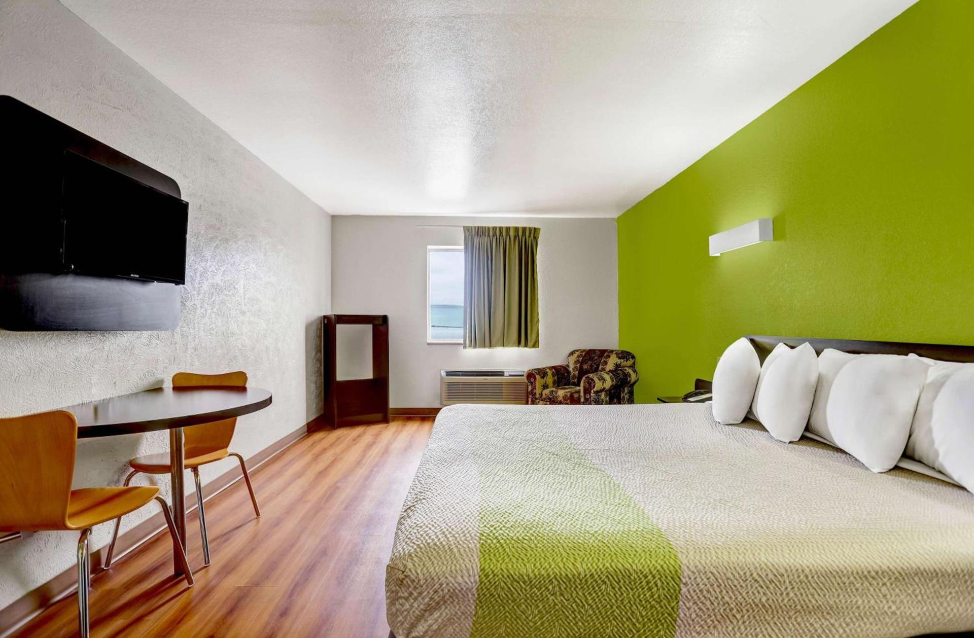 Motel 6-Moriarty, NM photo 16
