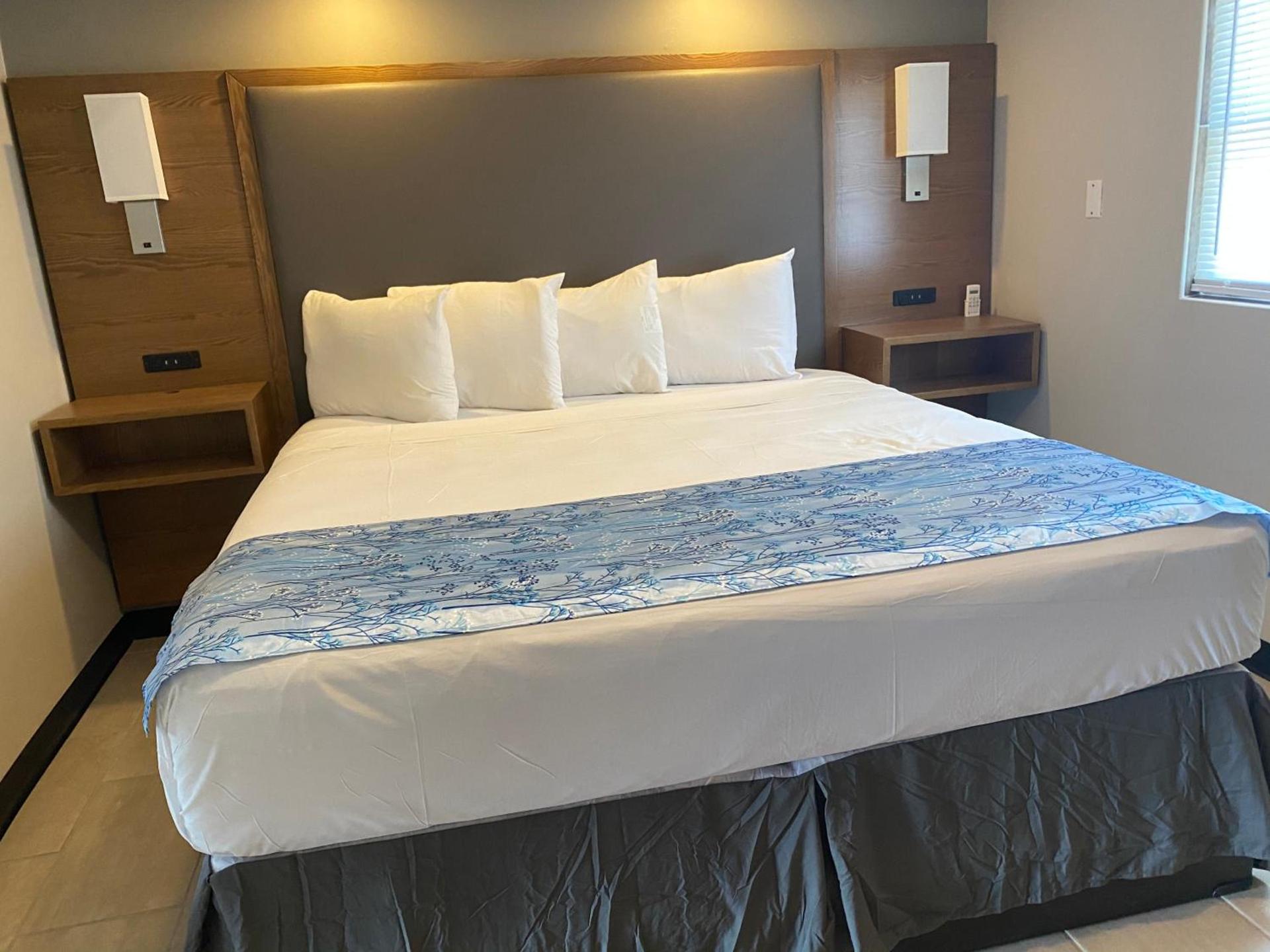 Coastal Sands Inn photo 12