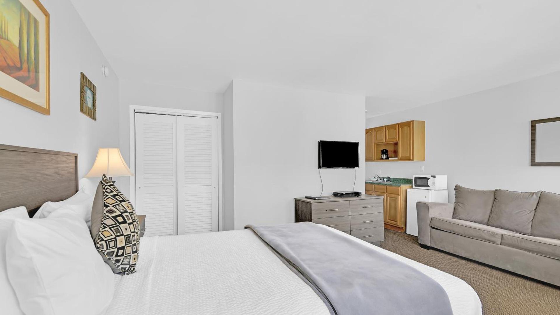 A Wave Inn - Montauk photo 29