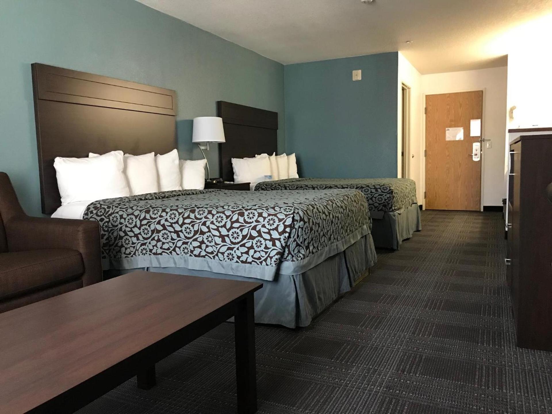 Days Inn & Suites by Wyndham Gresham photo 23