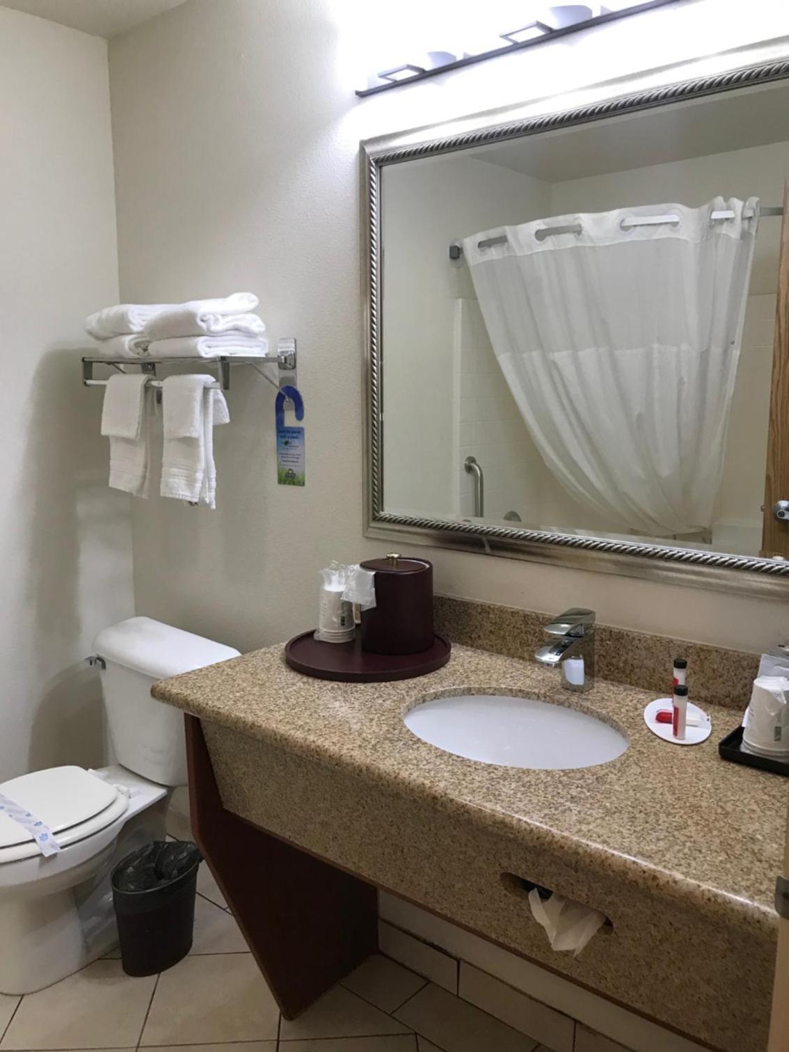 Days Inn & Suites by Wyndham Gresham photo 20