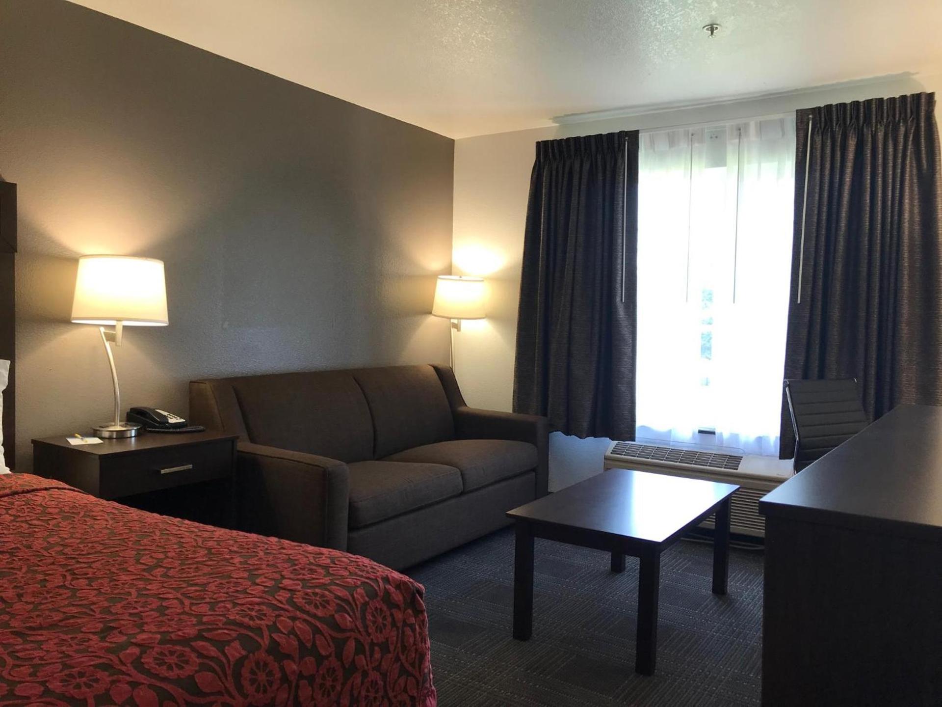 Days Inn & Suites by Wyndham Gresham photo 13