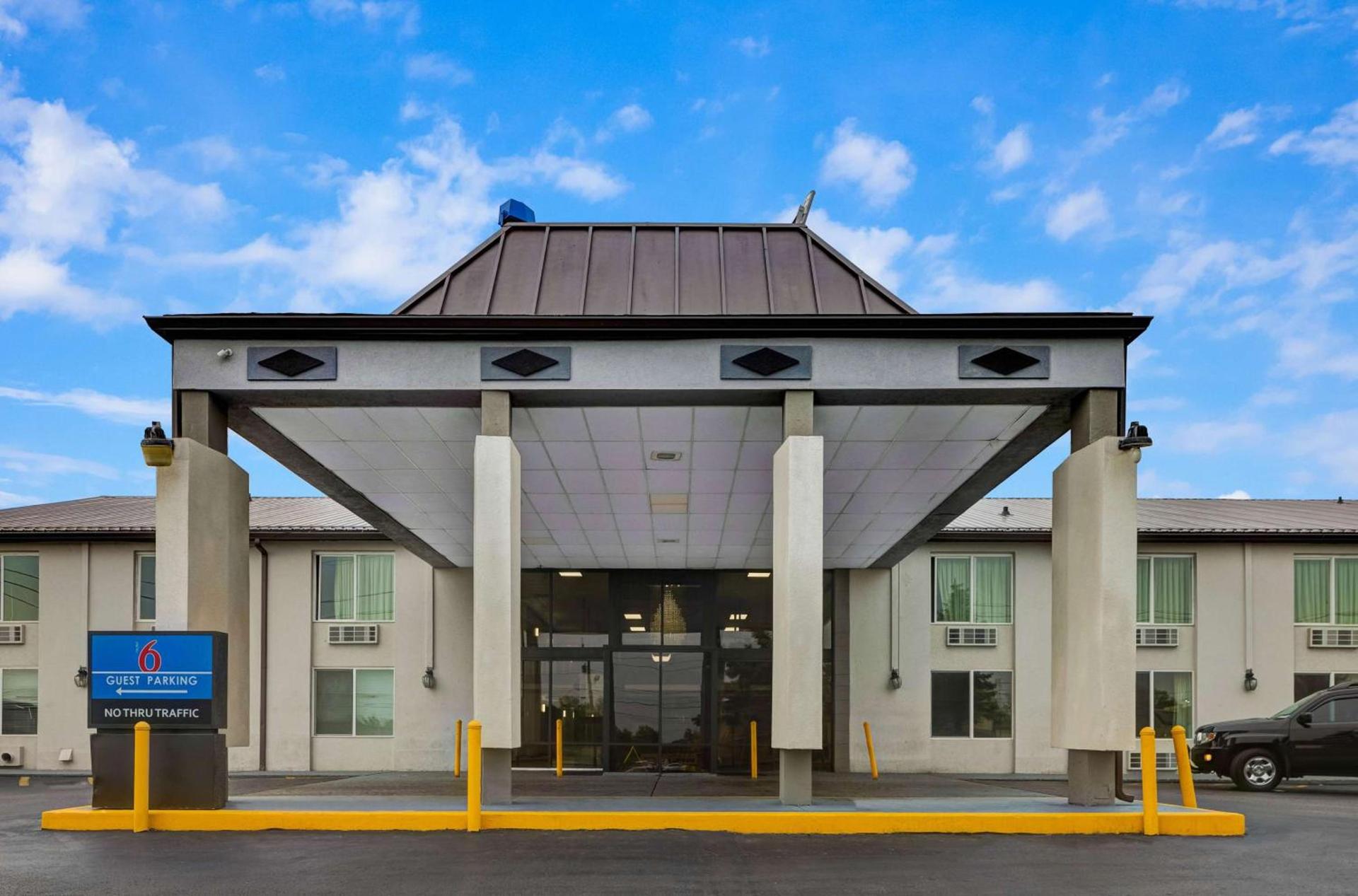 Motel 6 Indianapolis IN photo 1
