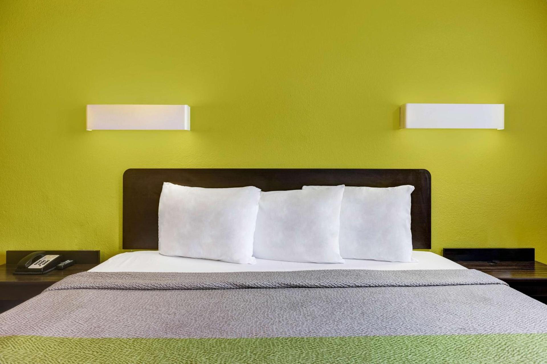 Motel 6 Indianapolis IN photo 8