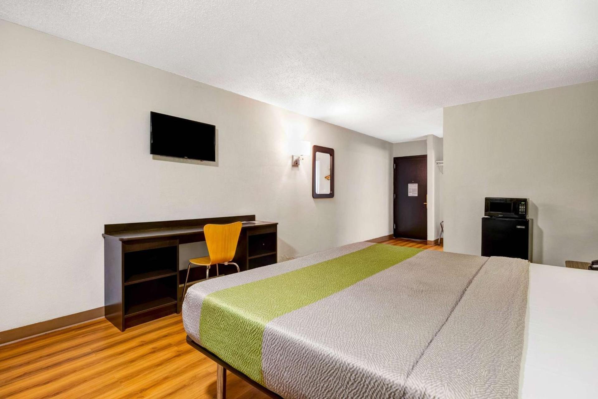 Motel 6 Indianapolis IN photo 10