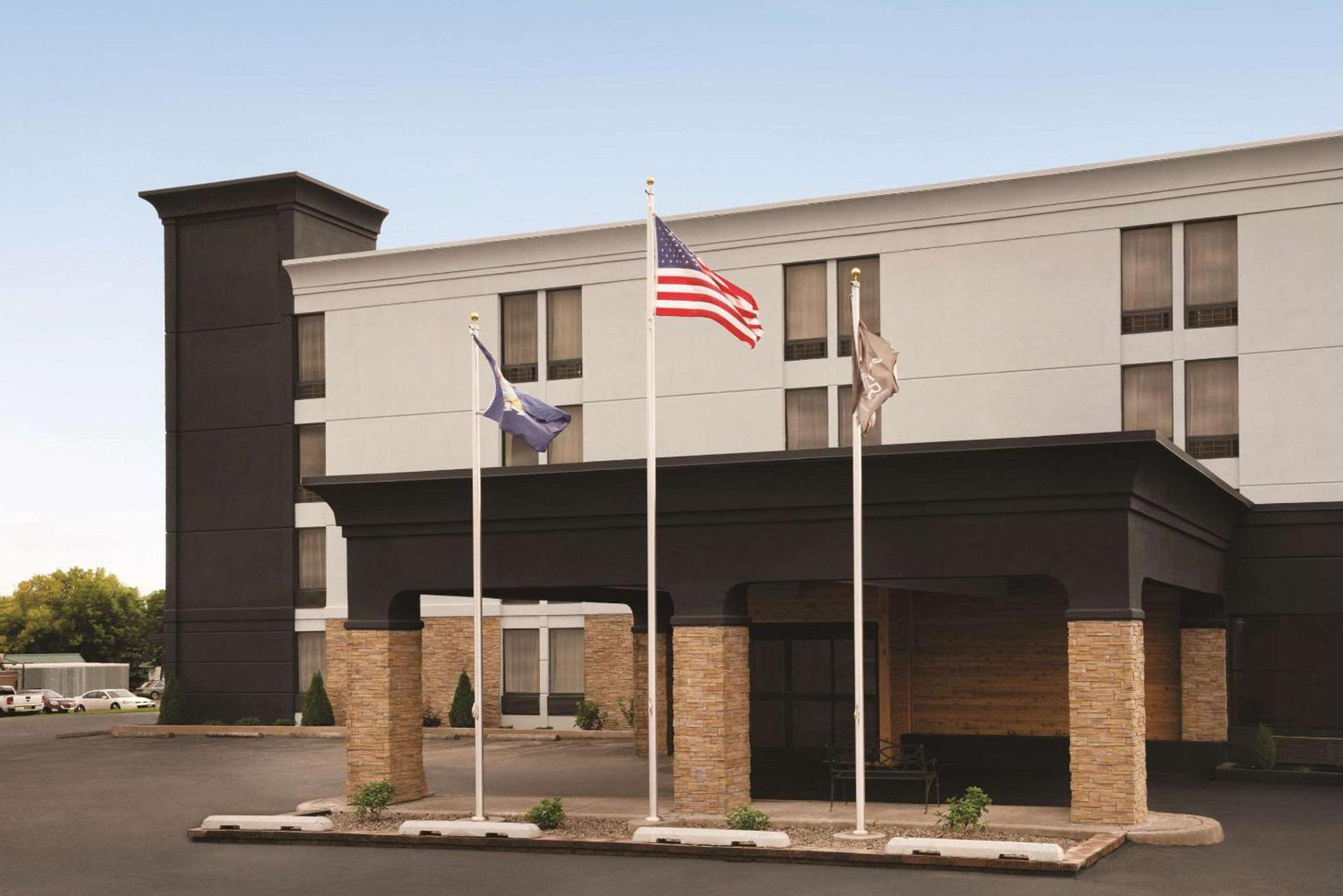Comfort Inn & Suites Liverpool - Syracuse North — hotel in Liverpool