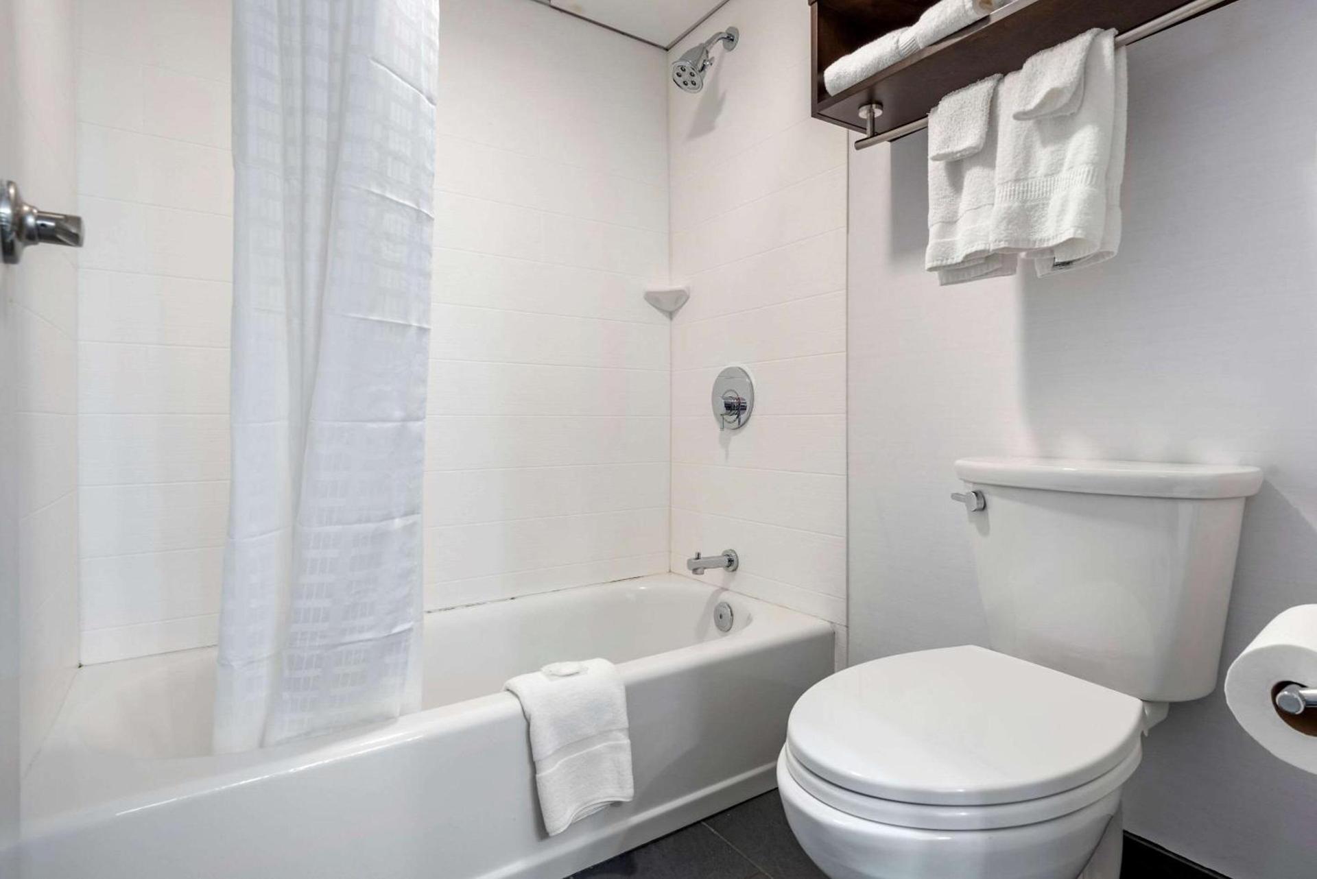 Comfort Inn & Suites Liverpool - Syracuse North photo 12