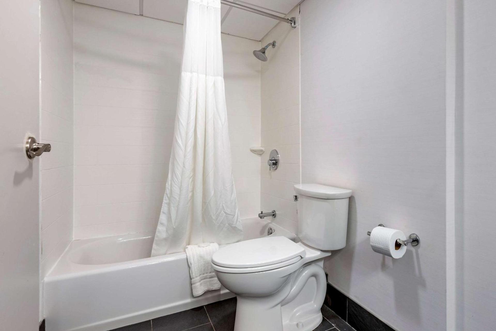 Comfort Inn & Suites Liverpool - Syracuse North photo 22