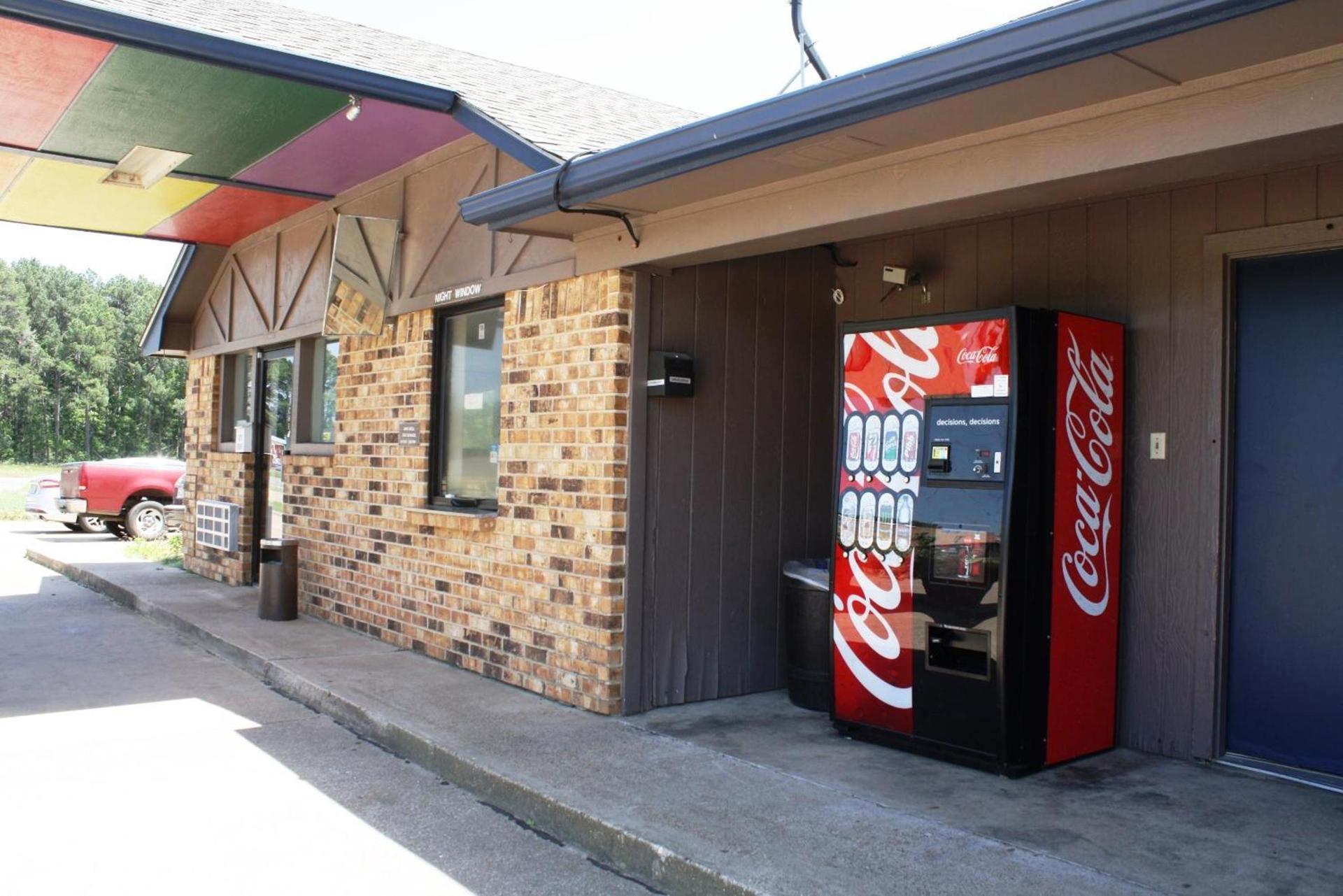 Lake Palestine Motor Inn photo 4