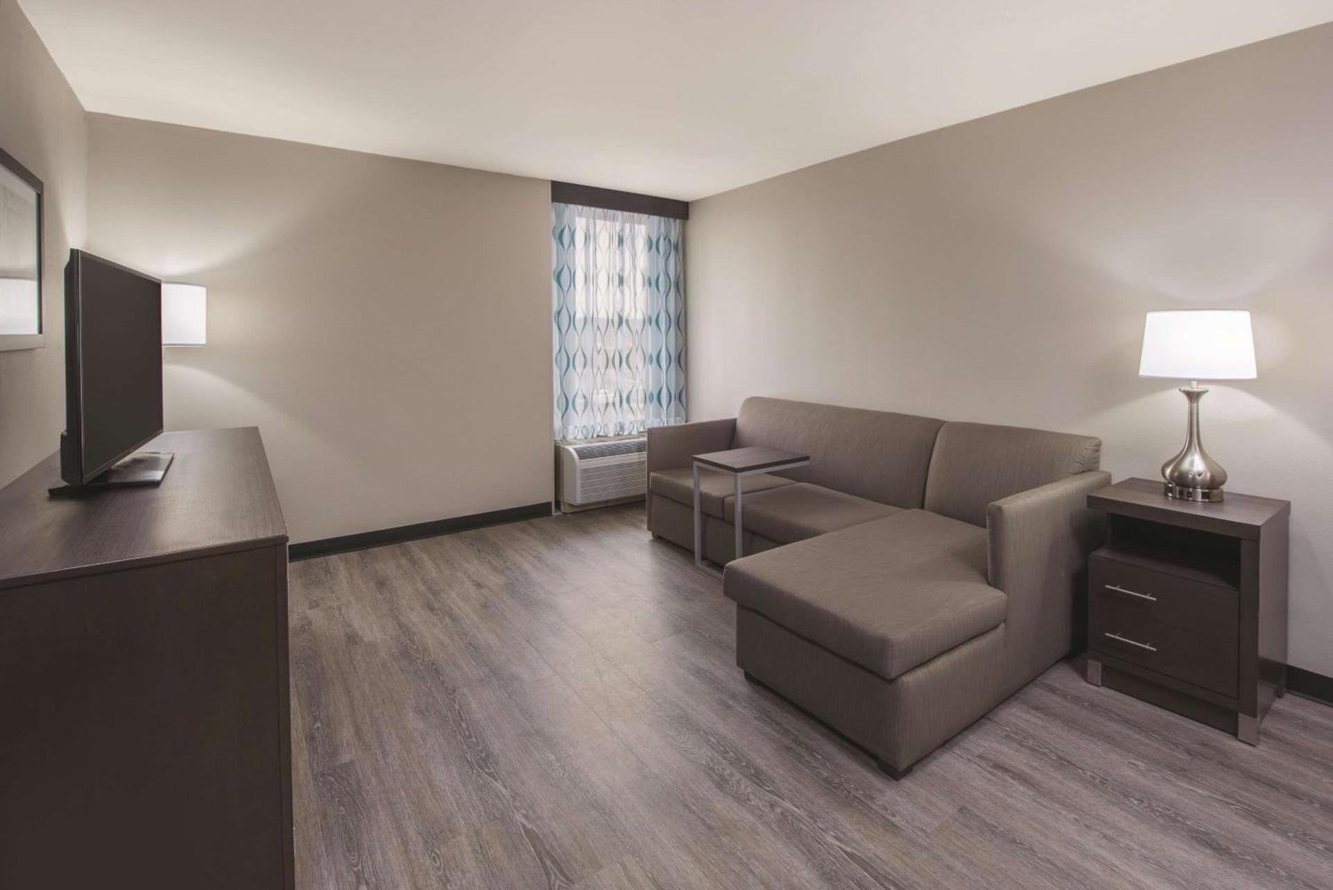 La Quinta by Wyndham Festus - St. Louis South photo 21
