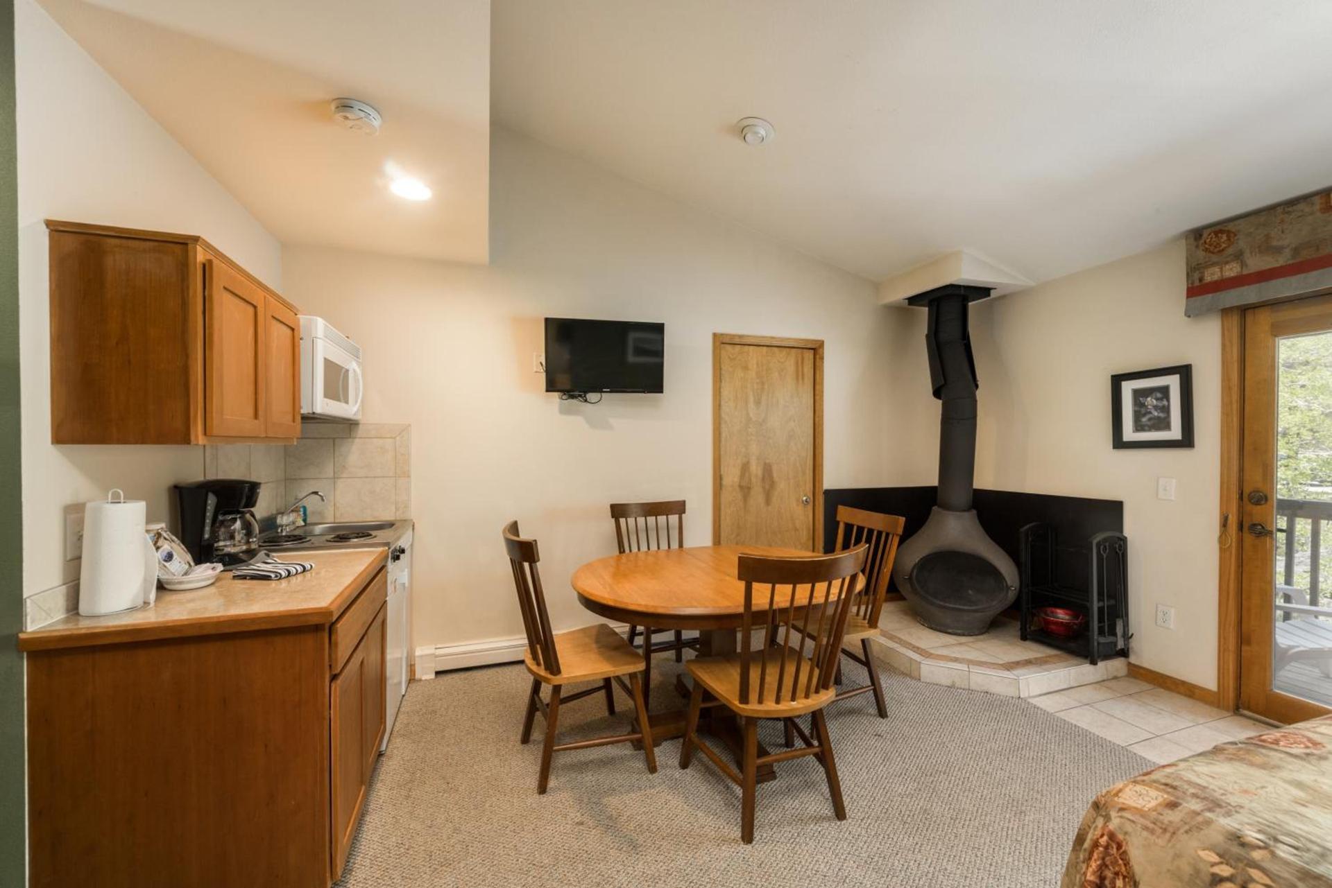 Ponderosa Lodge photo 73