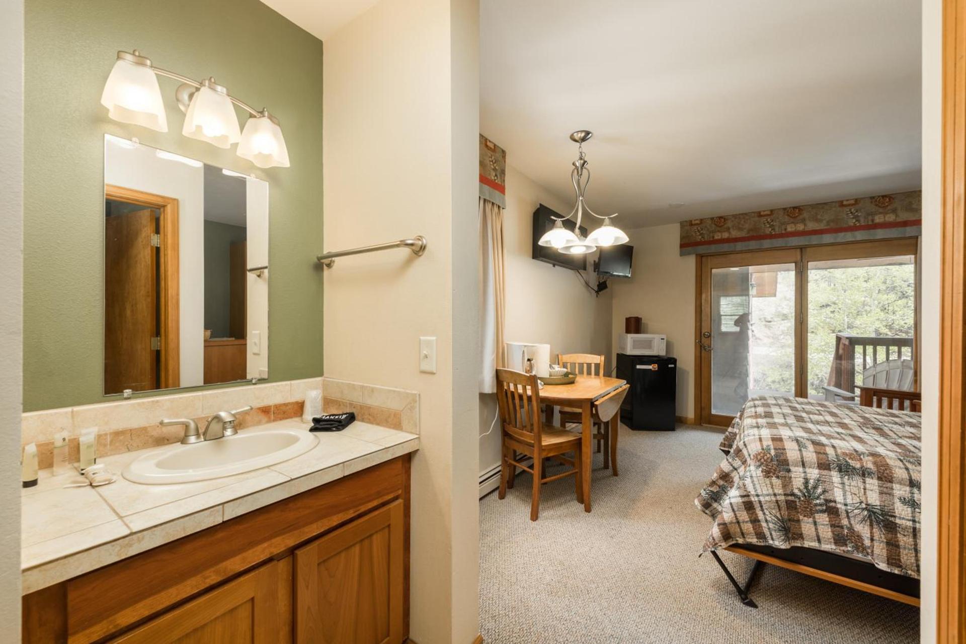 Ponderosa Lodge photo 79