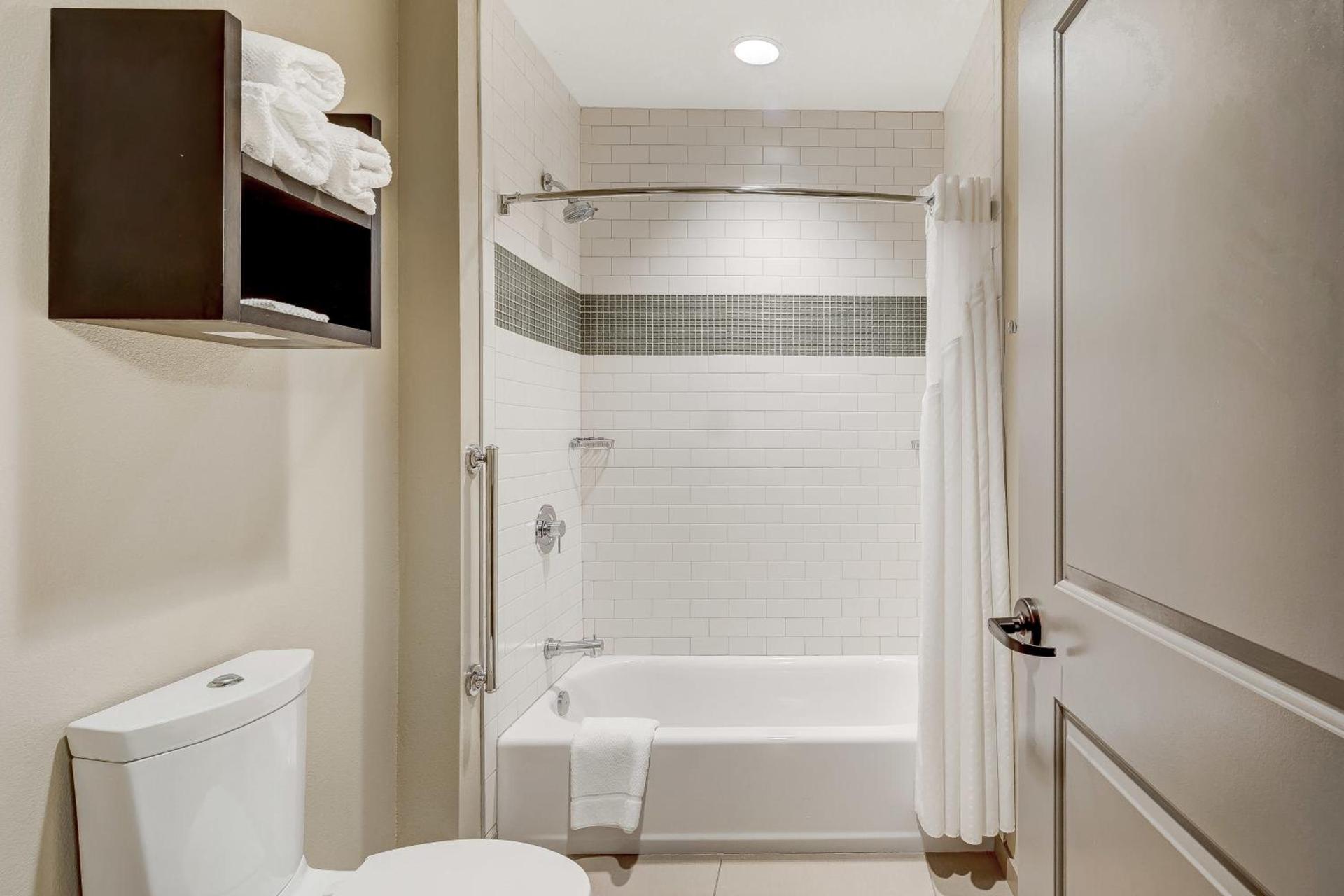 Staybridge Suites Baltimore - Inner Harbor by IHG photo 37
