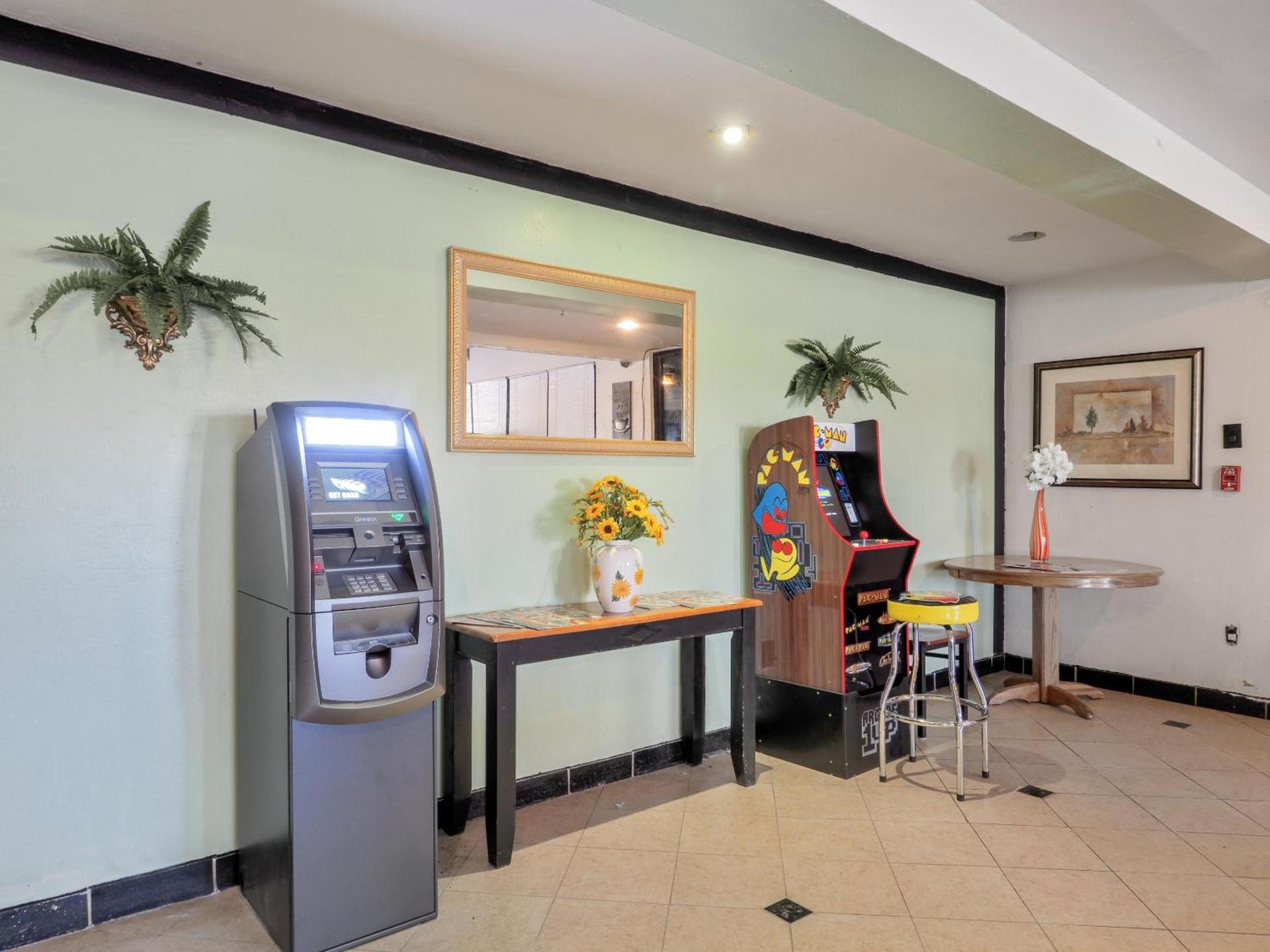 Lonestar Inn & Suites, Erick OK Hwy 40 BY OYO photo 15