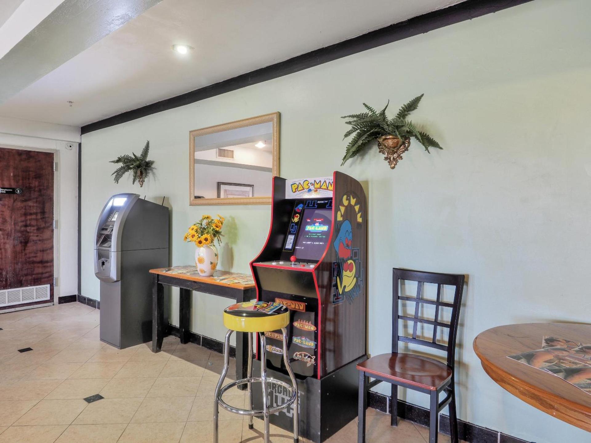 Lonestar Inn & Suites, Erick OK Hwy 40 BY OYO photo 7