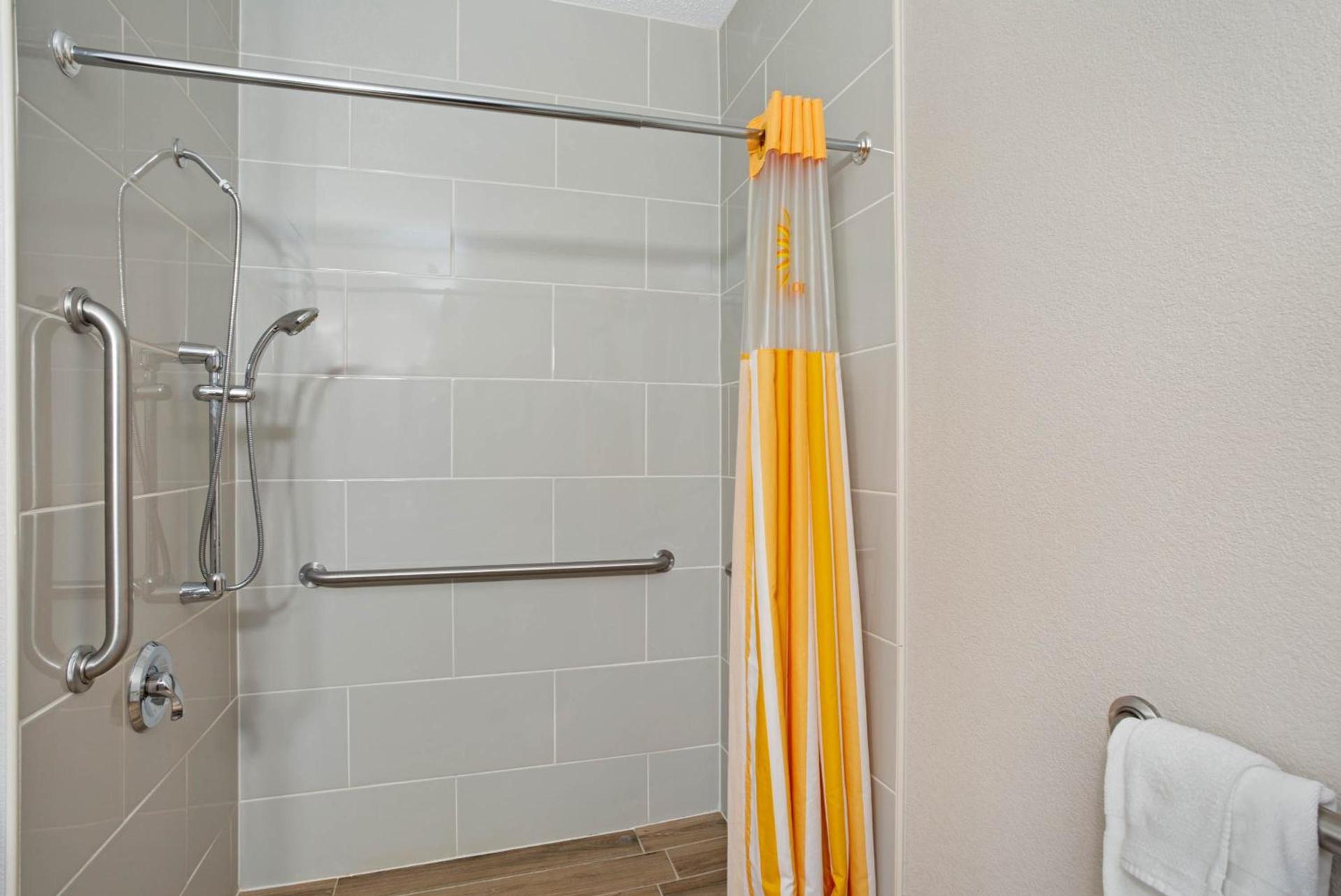 La Quinta by Wyndham Norwich-Plainfield-Casino photo 40