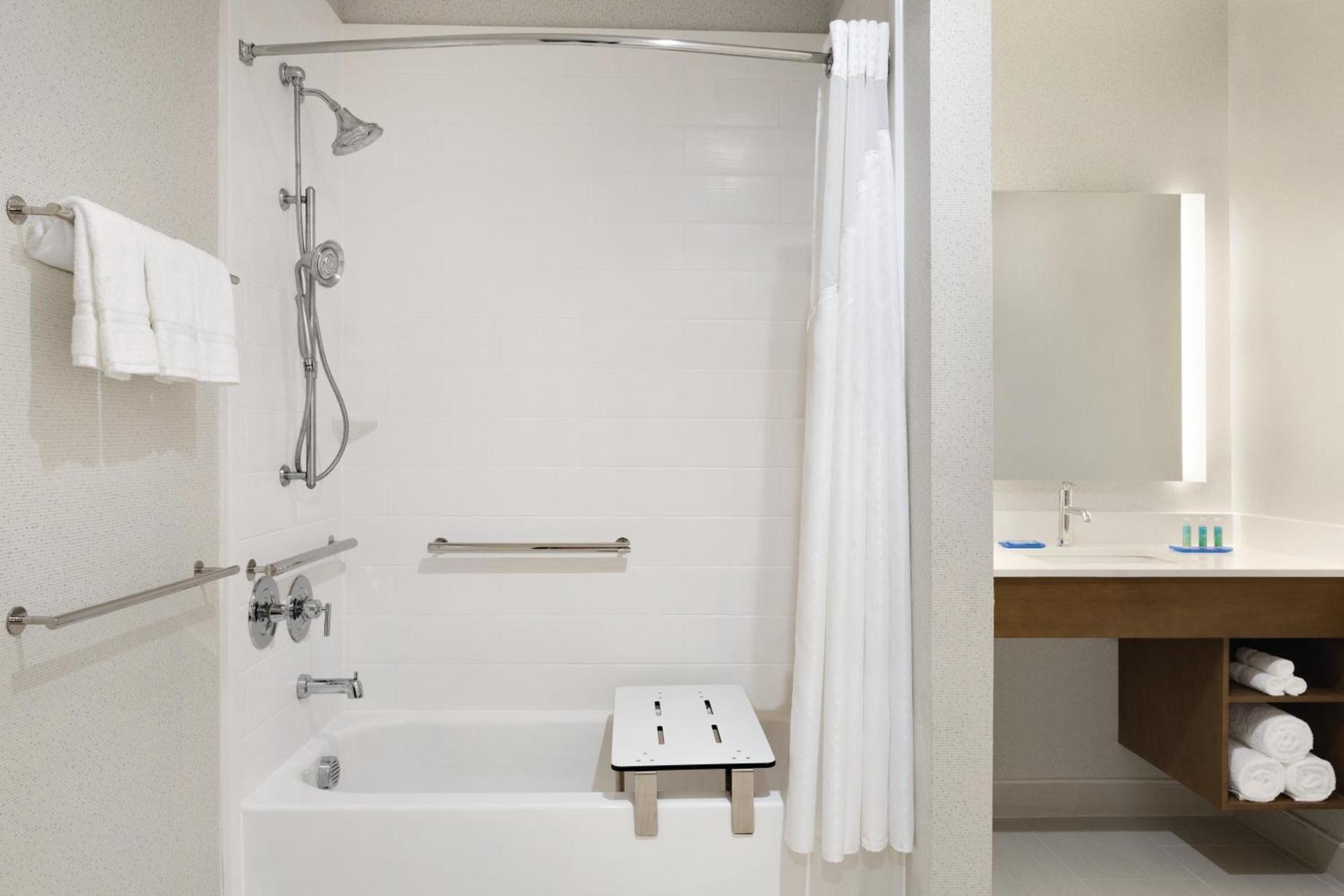 Holiday Inn Express & Suites - McAllen - Medical Center Area by IHG photo 25