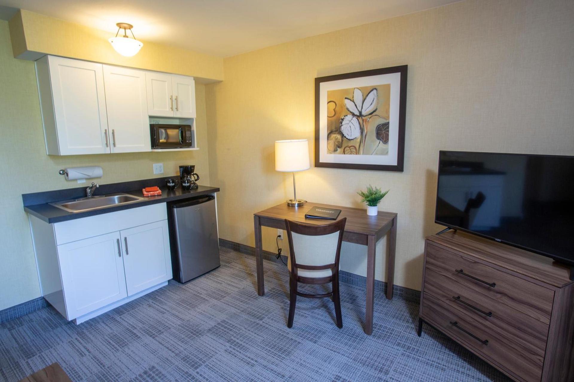 Lakeshore Inn photo 8
