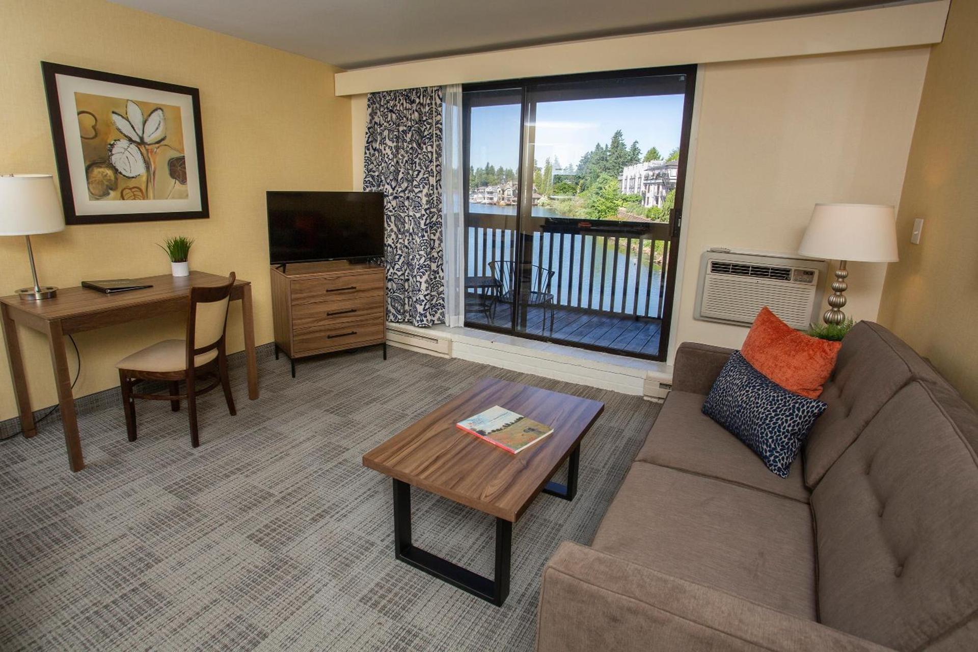 Lakeshore Inn photo 9