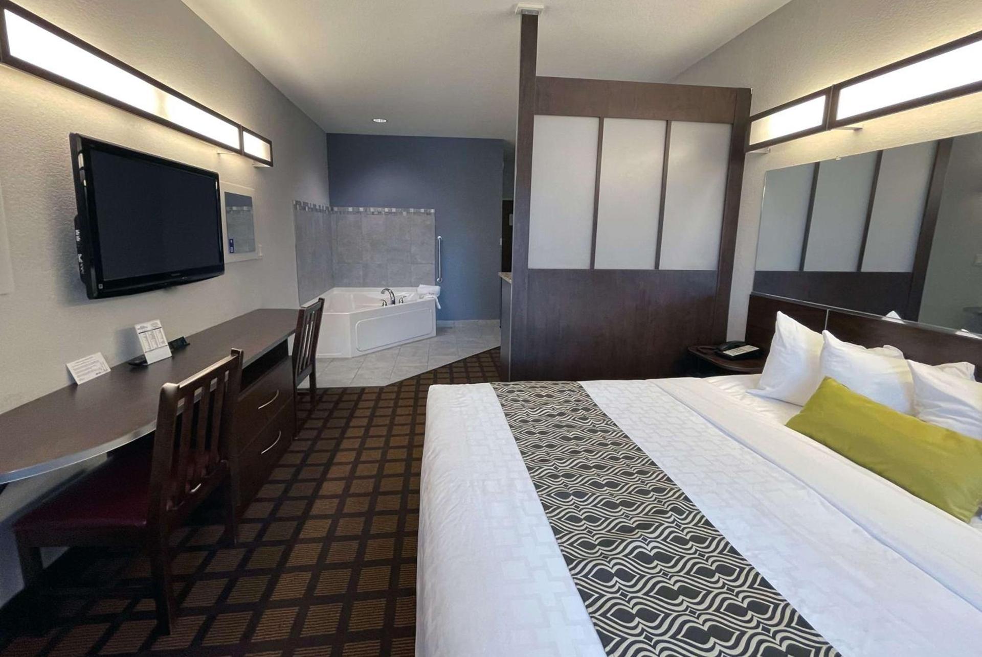 Microtel Inn & Suites by Wyndham Michigan City photo 36