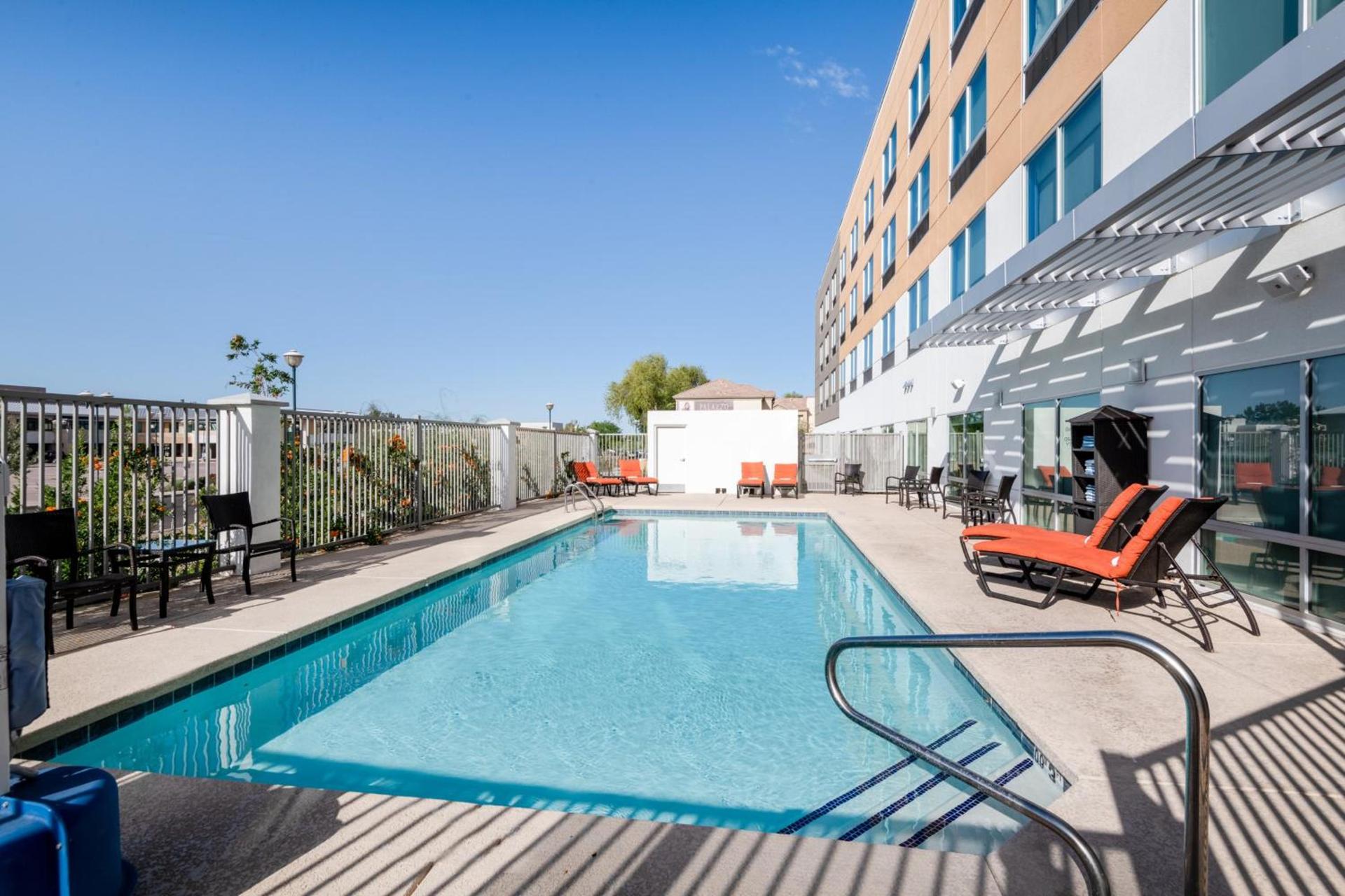 Holiday Inn Express & Suites - Phoenix - Airport North by IHG photo 27