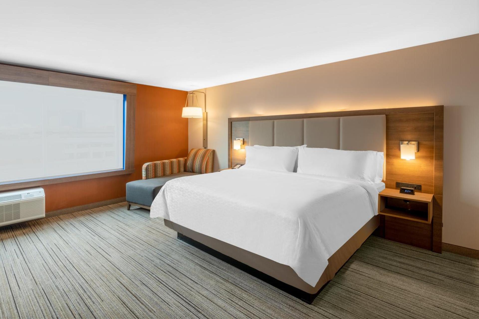 Holiday Inn Express & Suites - Phoenix - Airport North by IHG photo 73