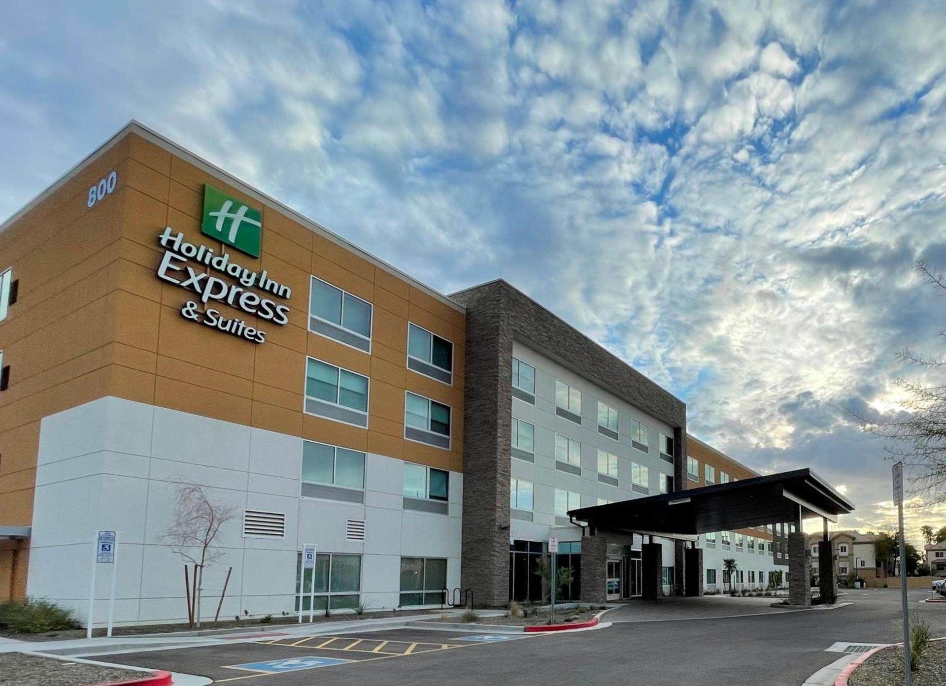 Holiday Inn Express & Suites - Phoenix - Airport North by IHG photo 55