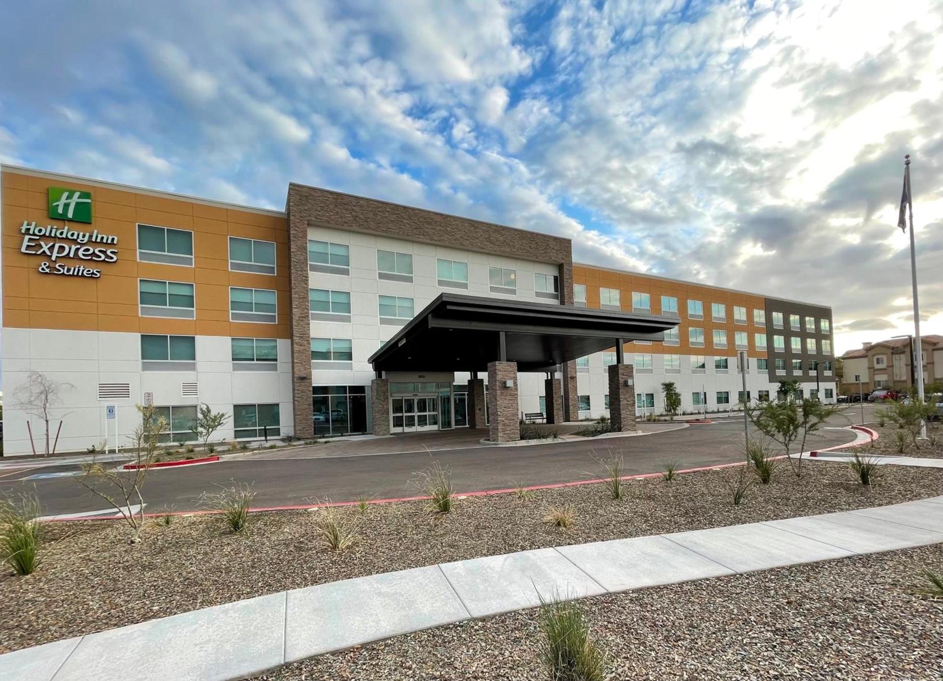 Holiday Inn Express & Suites - Phoenix - Airport North by IHG photo 60