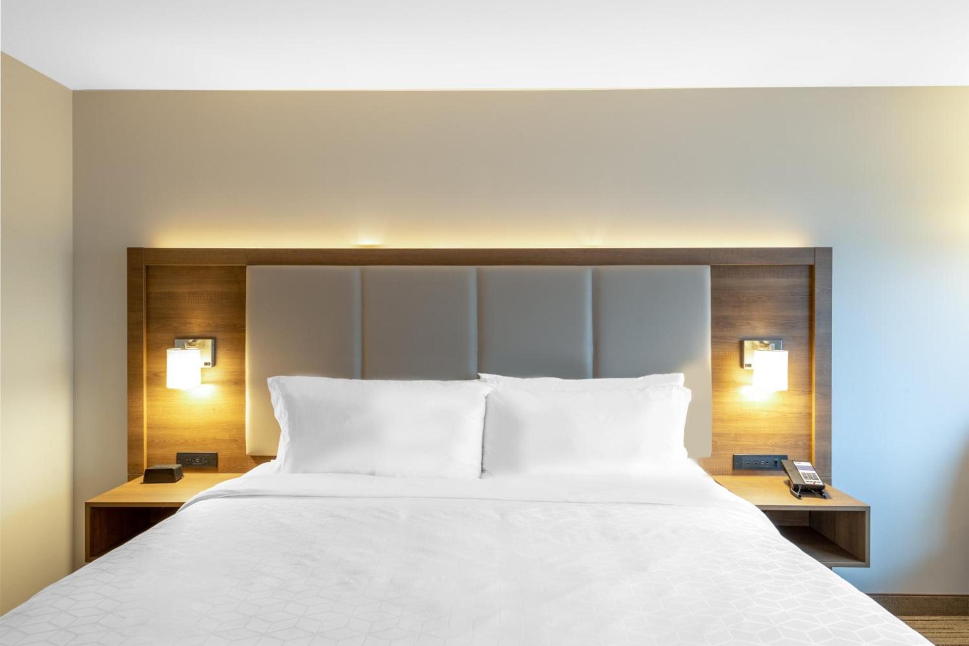 Holiday Inn Express & Suites - Phoenix - Airport North by IHG photo 91