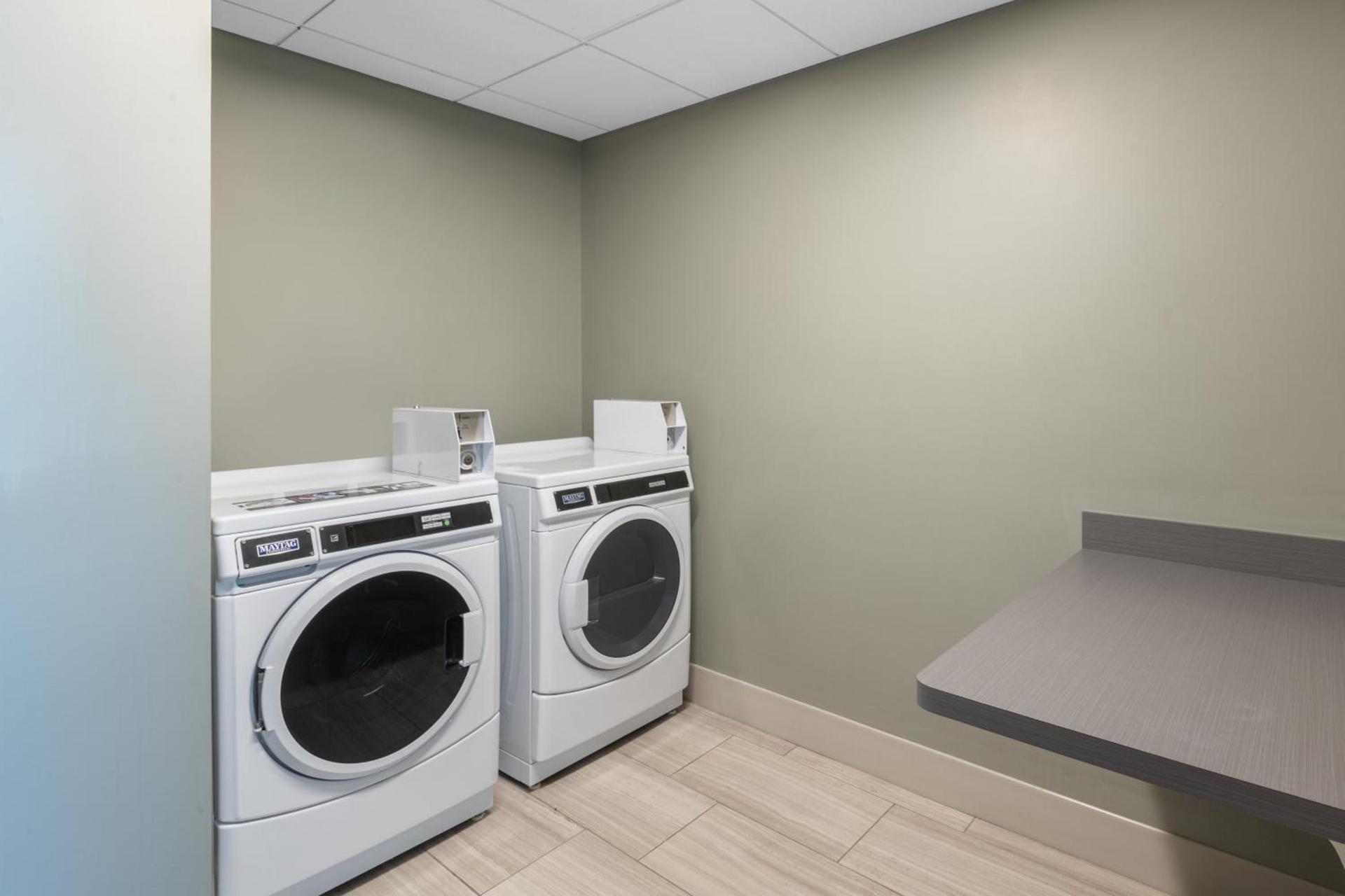 Holiday Inn Express & Suites - Phoenix - Airport North by IHG photo 18