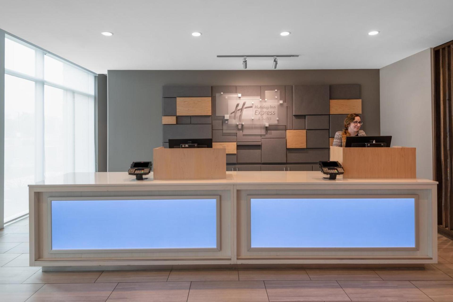 Holiday Inn Express & Suites - Phoenix - Airport North by IHG photo 41