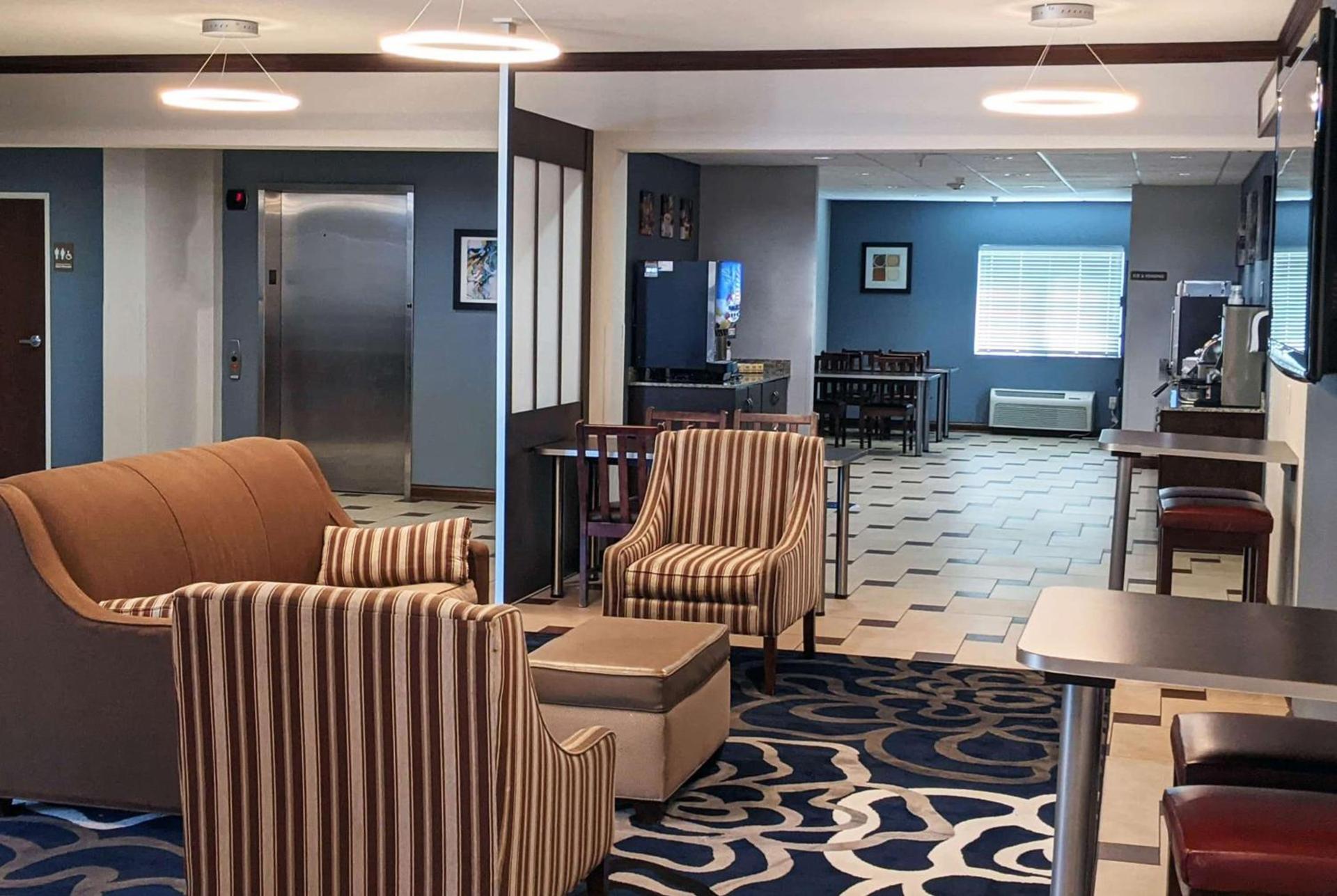 Microtel Inn & Suites by Wyndham Michigan City photo 52