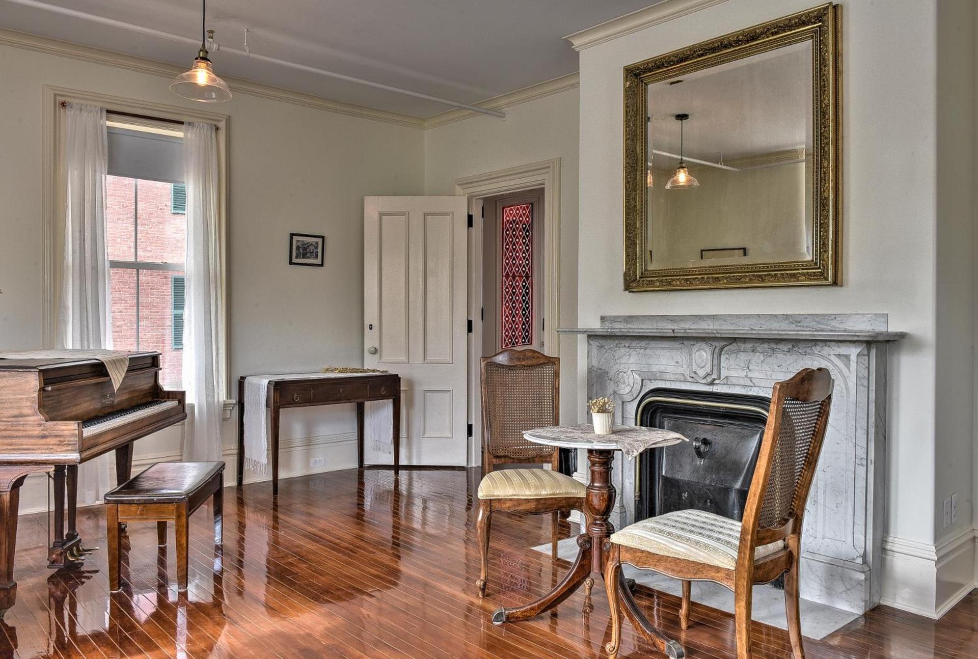 The Burrell House photo 13