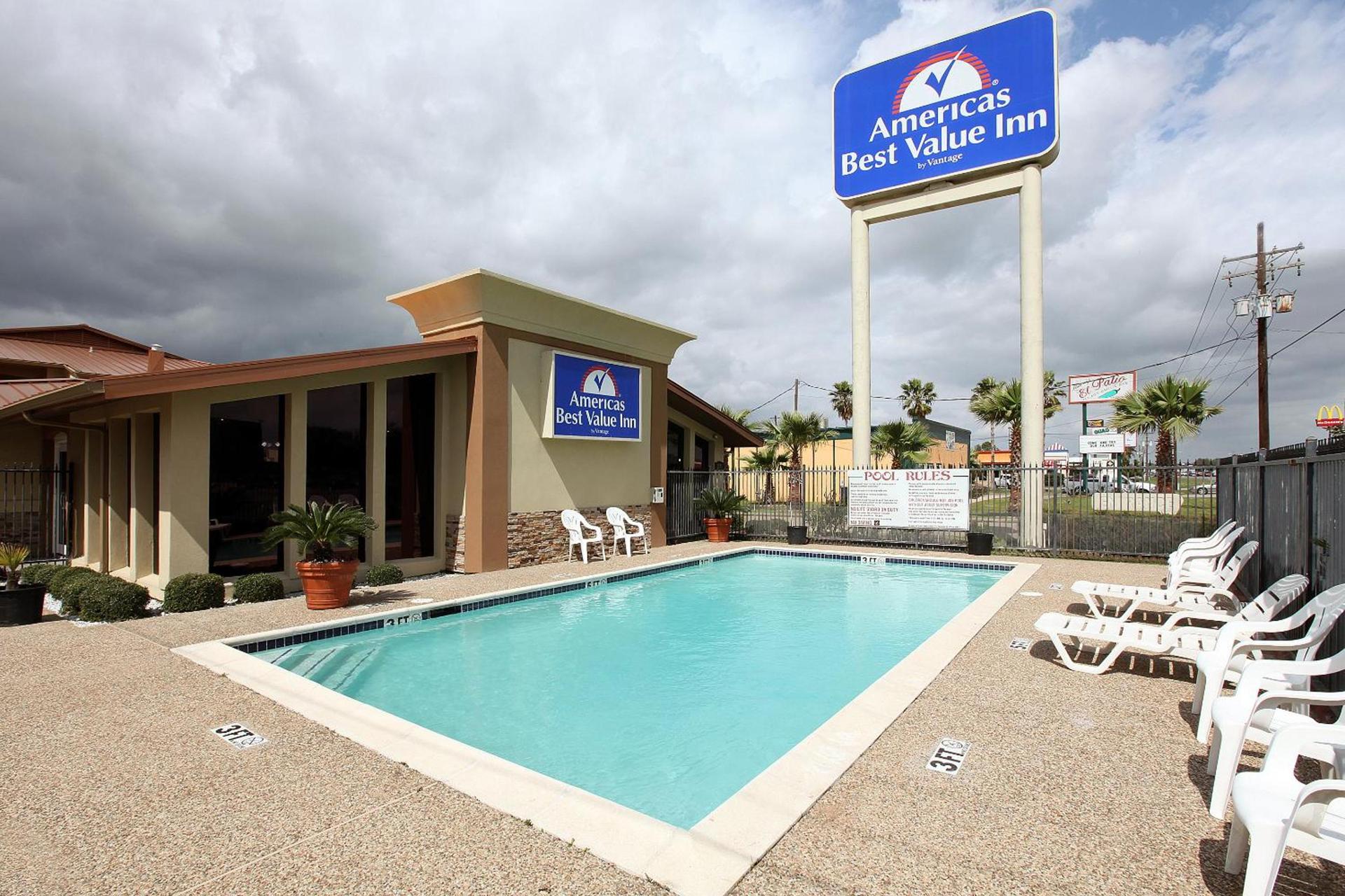 Americas Best Value Inn Angleton photo 2
