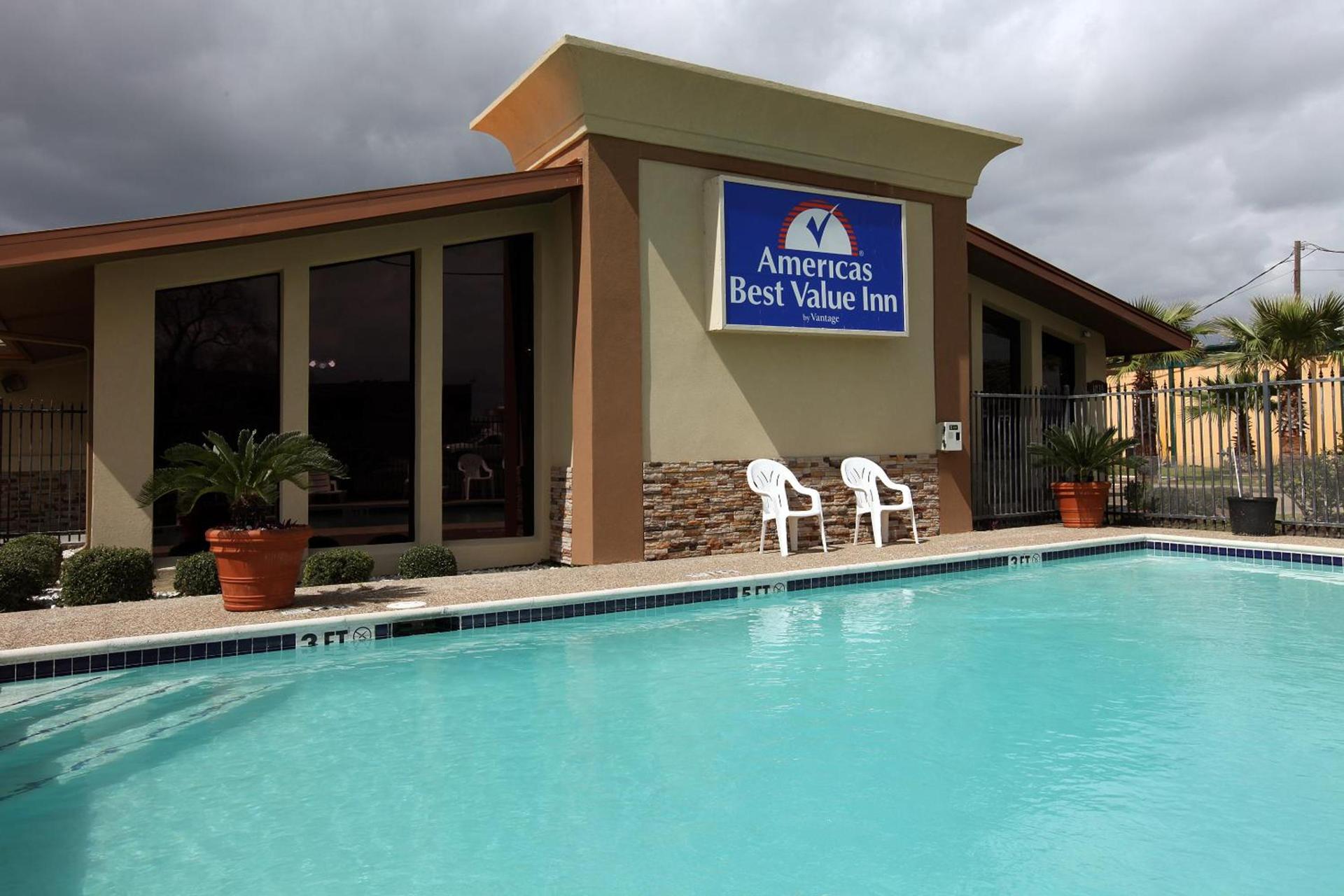 Americas Best Value Inn Angleton photo 4