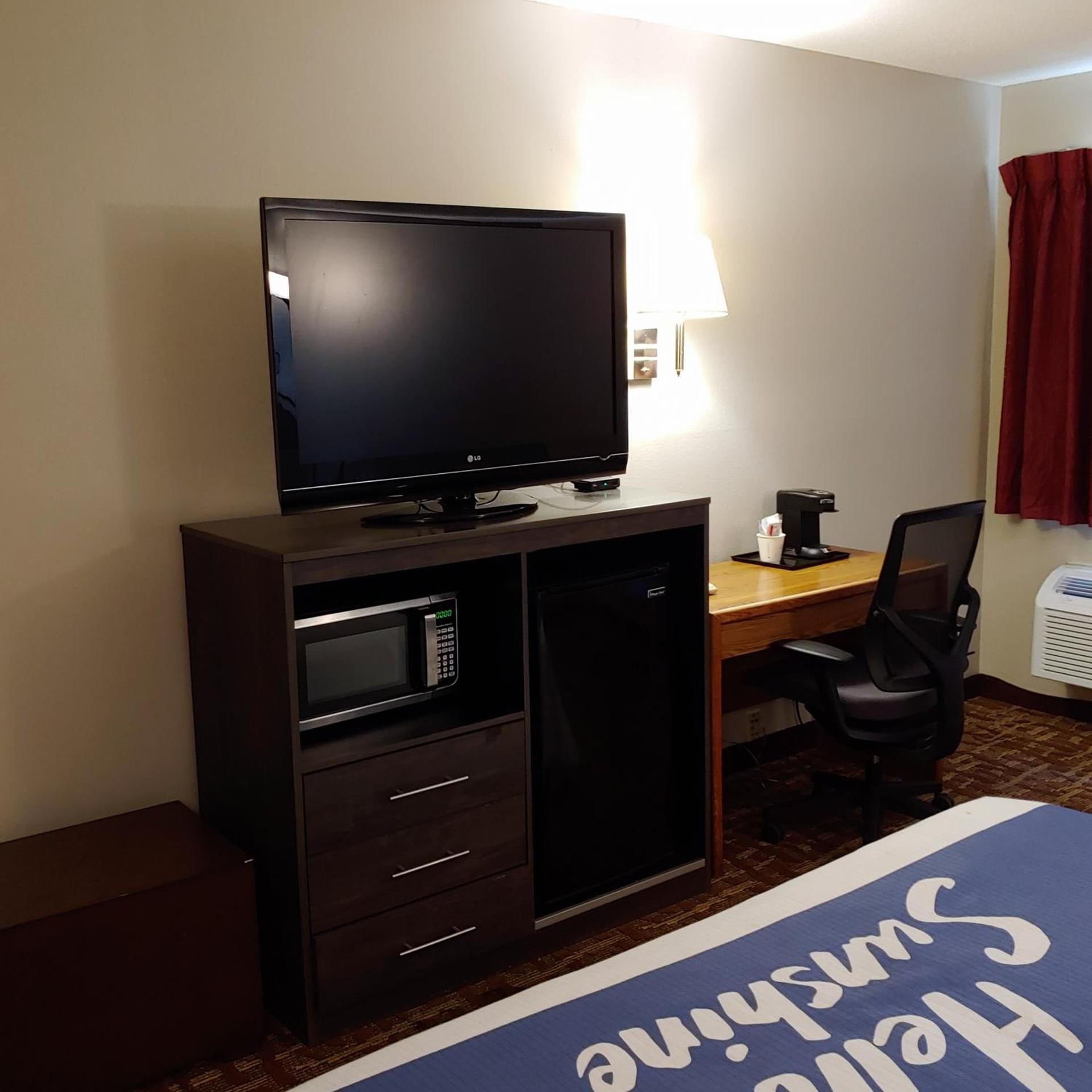 Days Inn by Wyndham West-Eau Claire photo 21