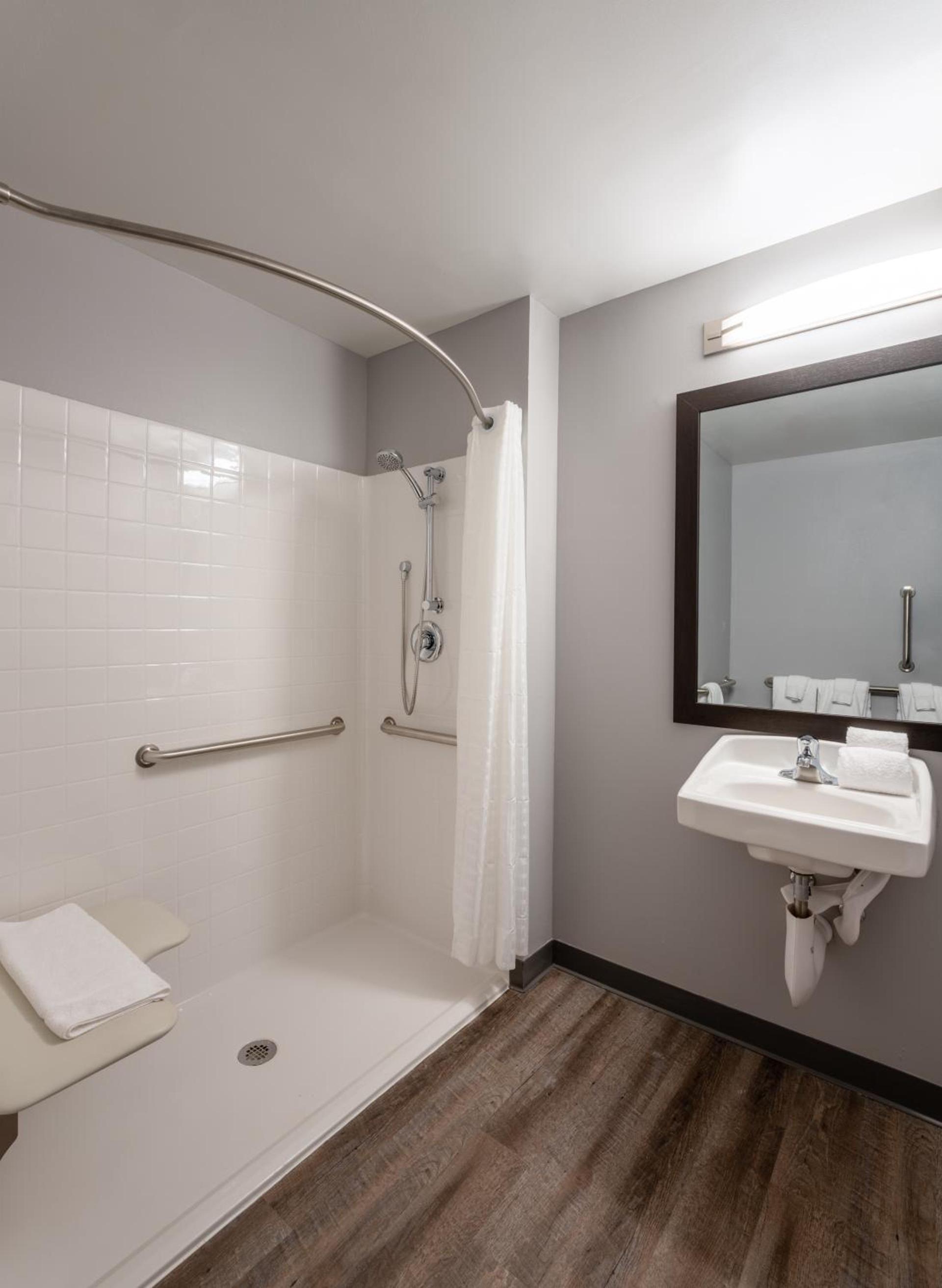 stayAPT Suites Alexandria-Fort Belvoir photo 3
