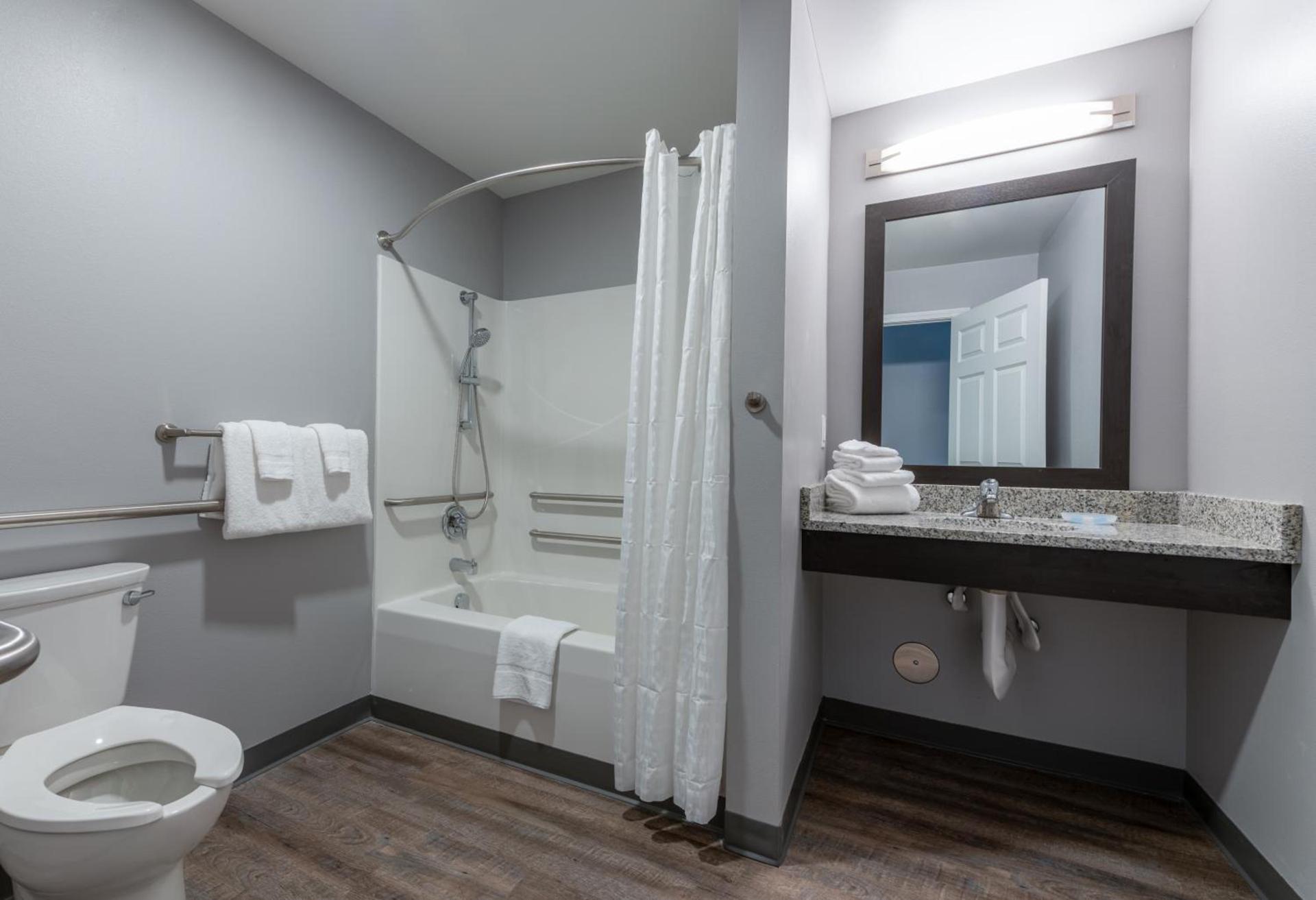 stayAPT Suites Alexandria-Fort Belvoir photo 4